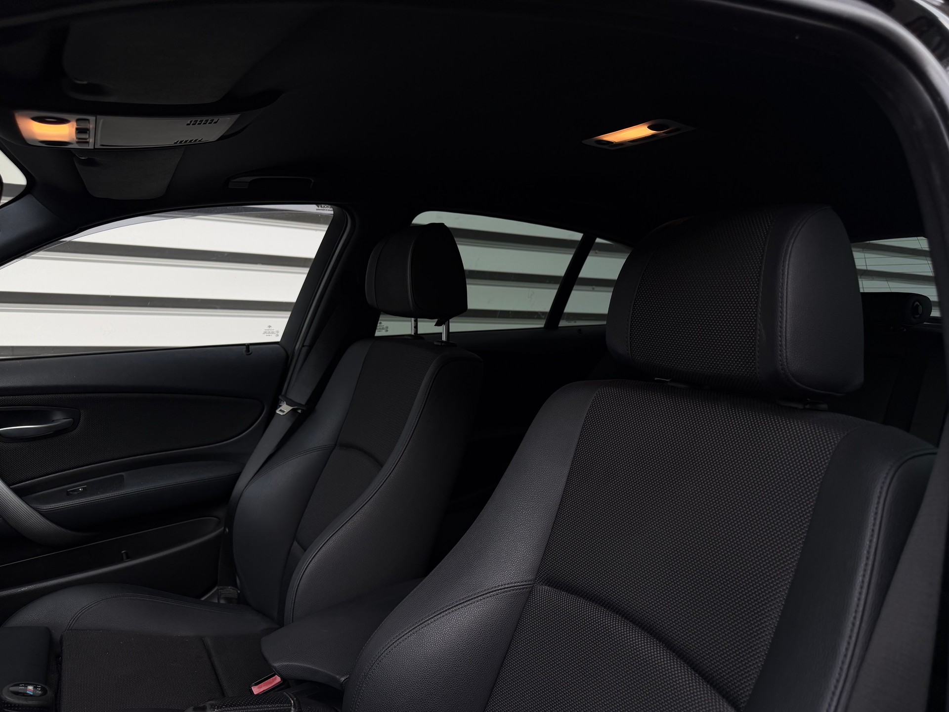 BMW 130i-image-10