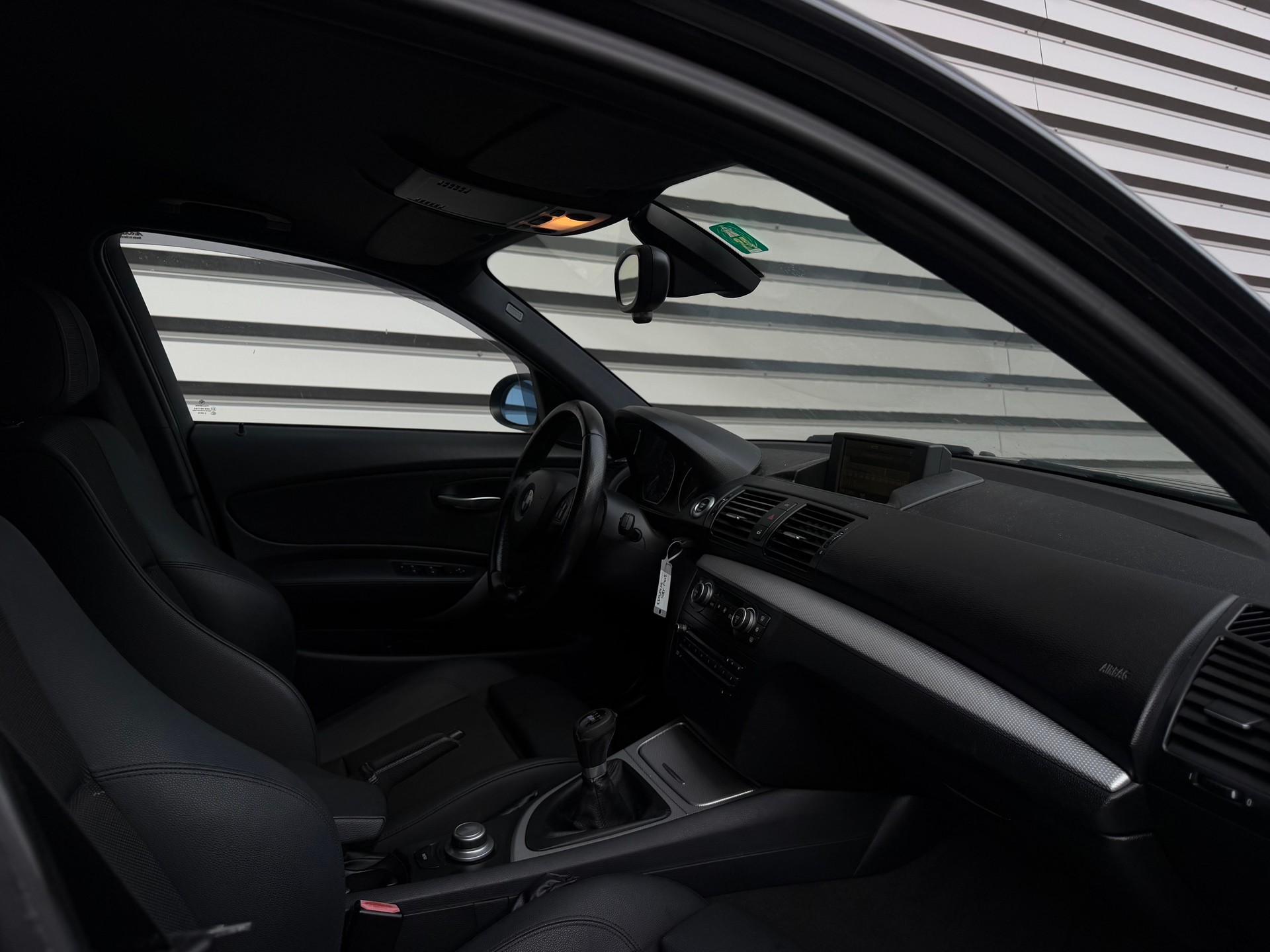 BMW 130i-image-8