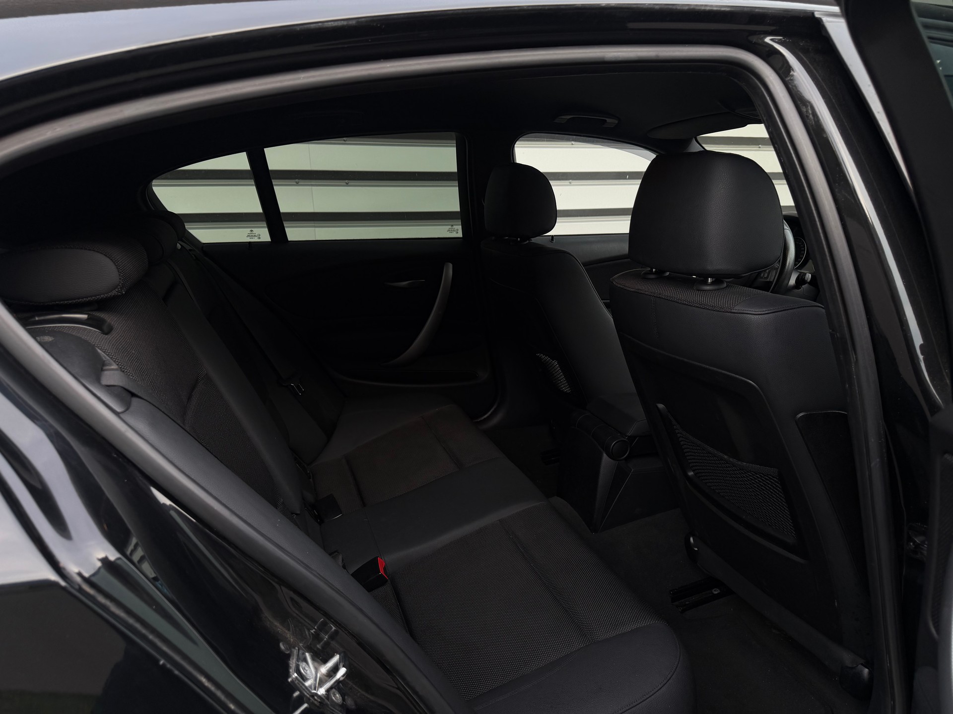 BMW 130i-image-9