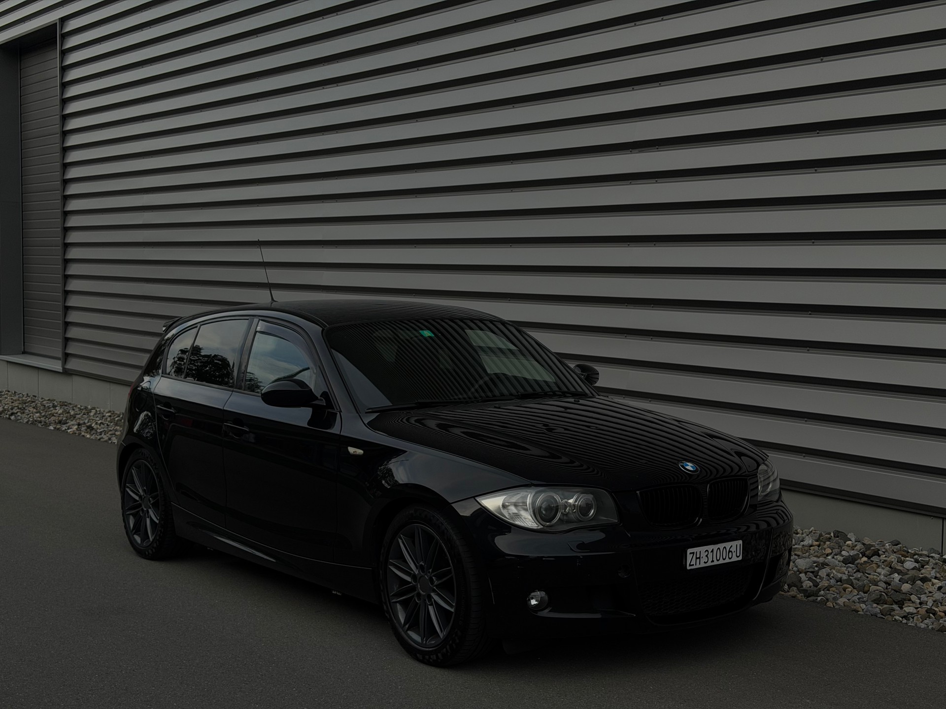 BMW 130i-image-0