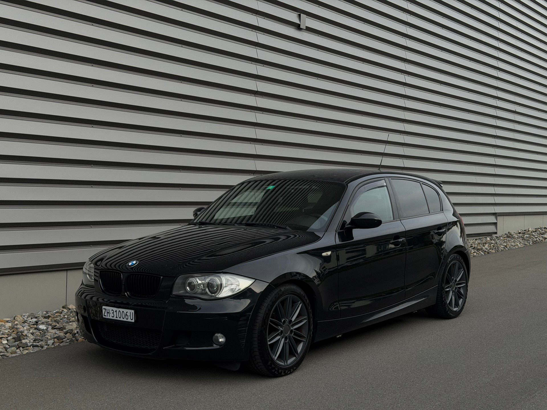 BMW 130i-image-5