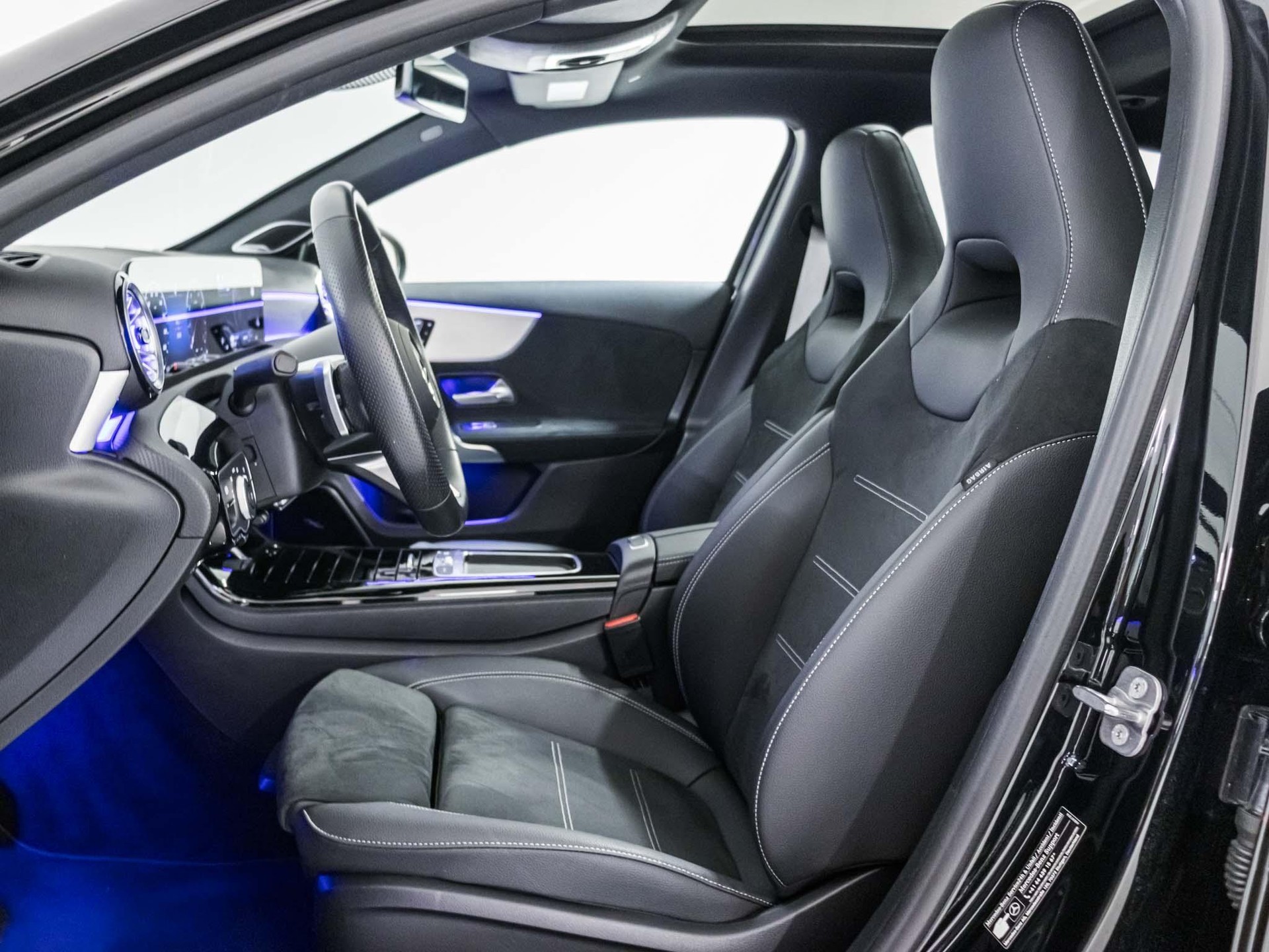 MERCEDES-BENZ A 220 4MATIC-image-6