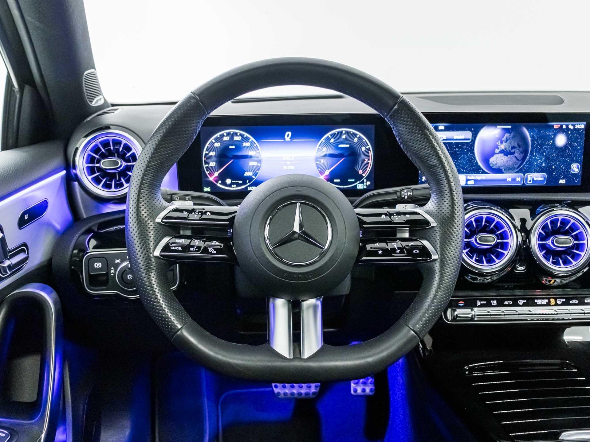 MERCEDES-BENZ A 220 4MATIC-image-10