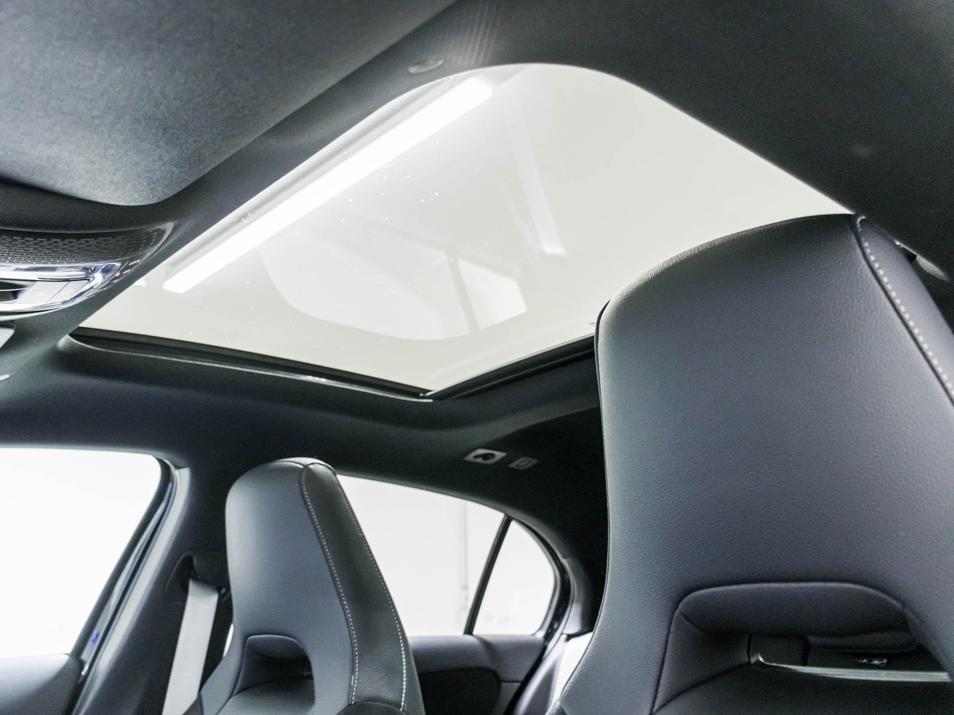 MERCEDES-BENZ A 220 4MATIC-image-8