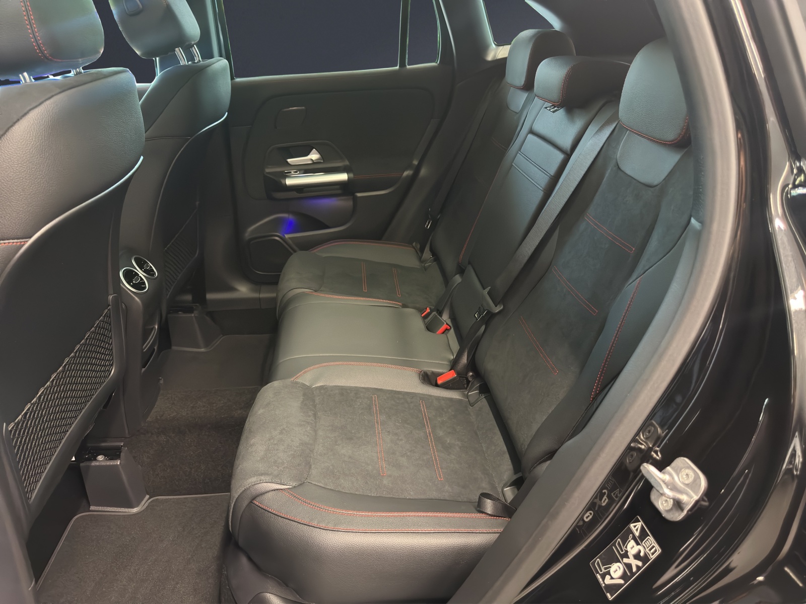 MERCEDES-BENZ GLA 220 4MATIC-image-11