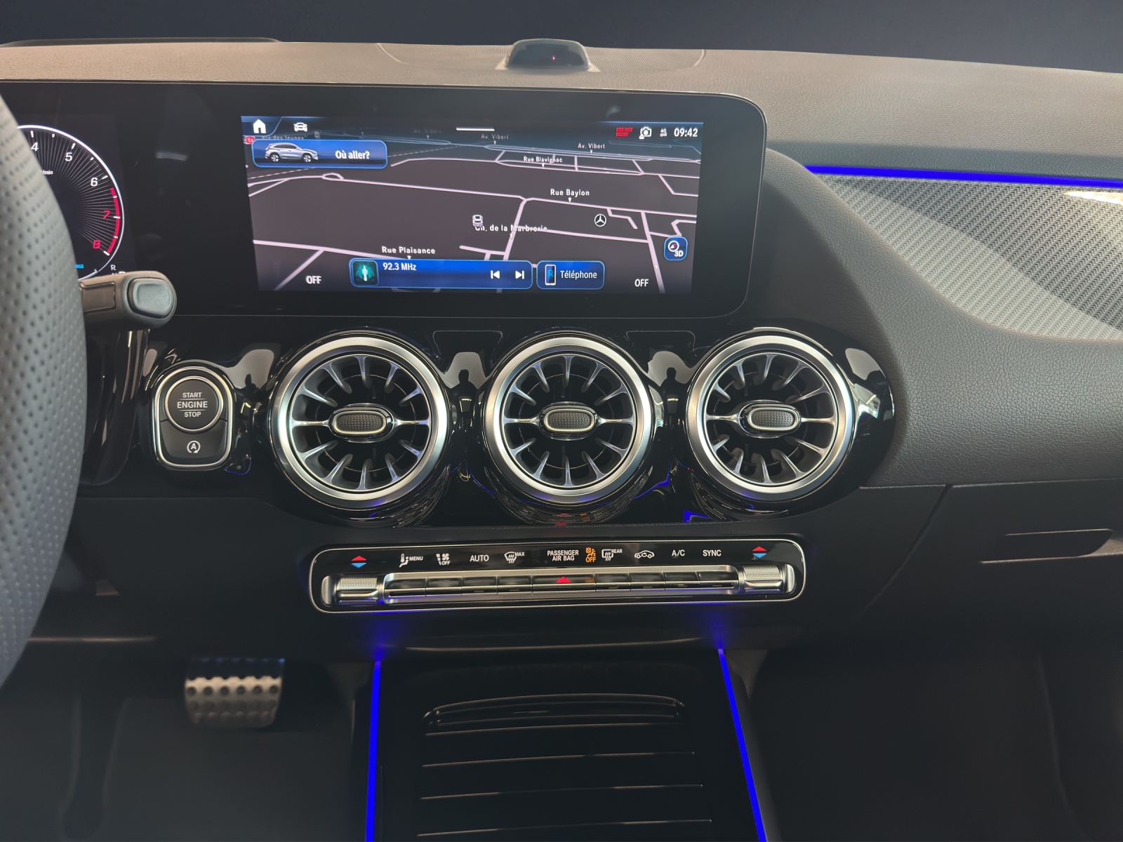 MERCEDES-BENZ GLA 220 4MATIC-image-10