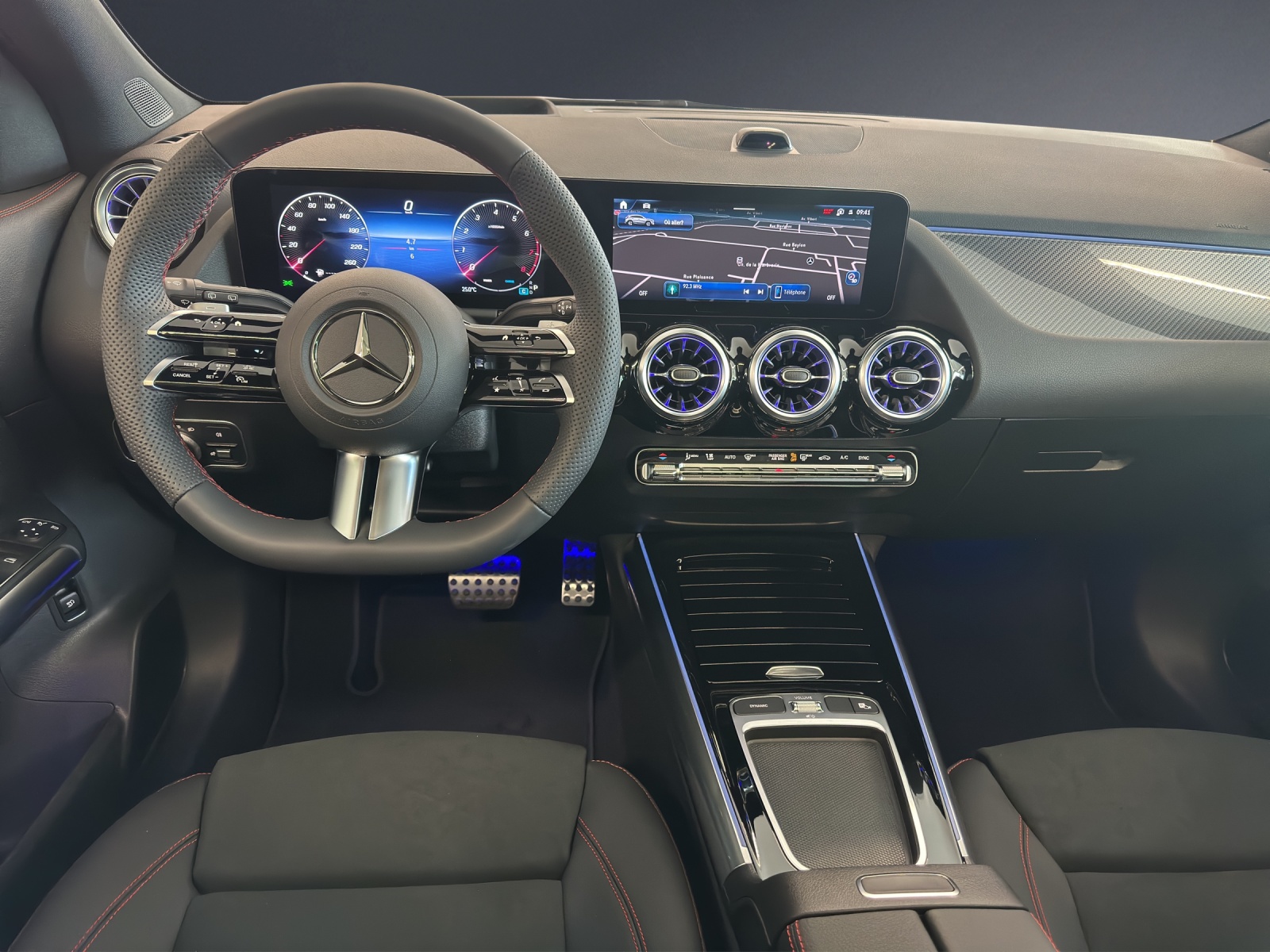 MERCEDES-BENZ GLA 220 4MATIC-image-8