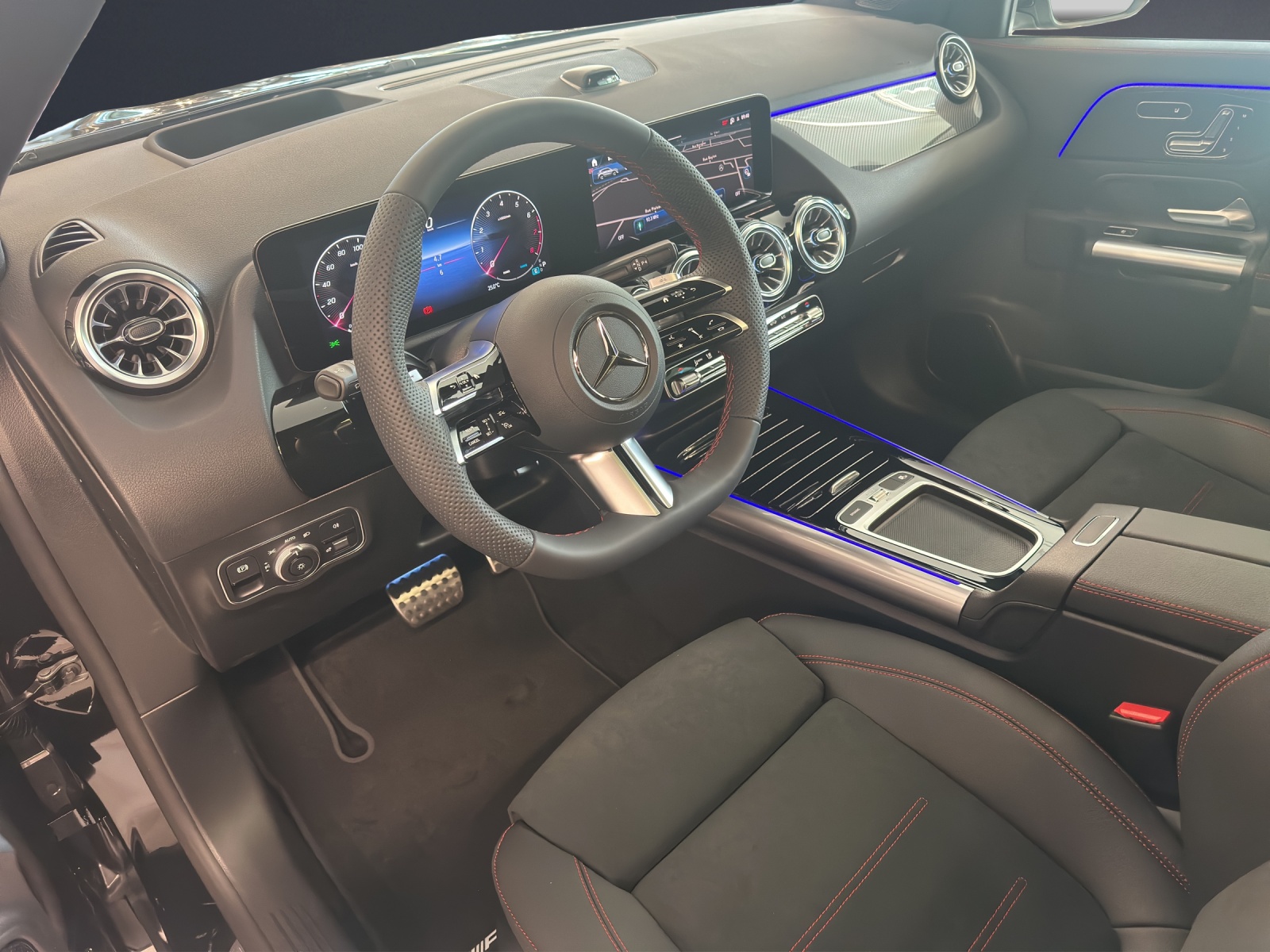 MERCEDES-BENZ GLA 220 4MATIC-image-6