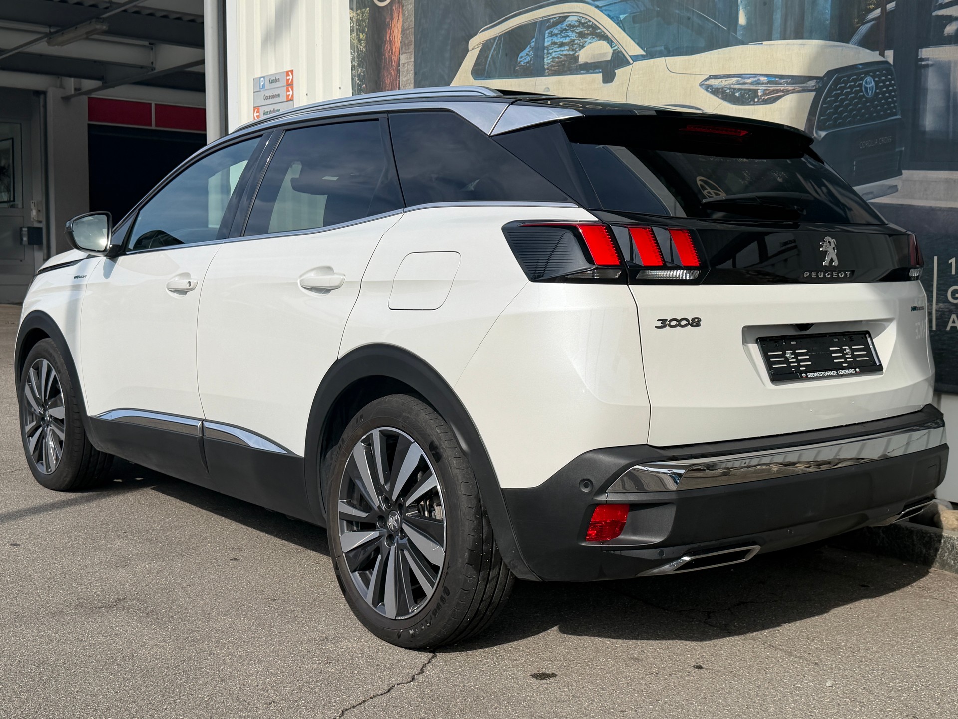 PEUGEOT 3008 300e Hybrid4 GT EAT8-image-4