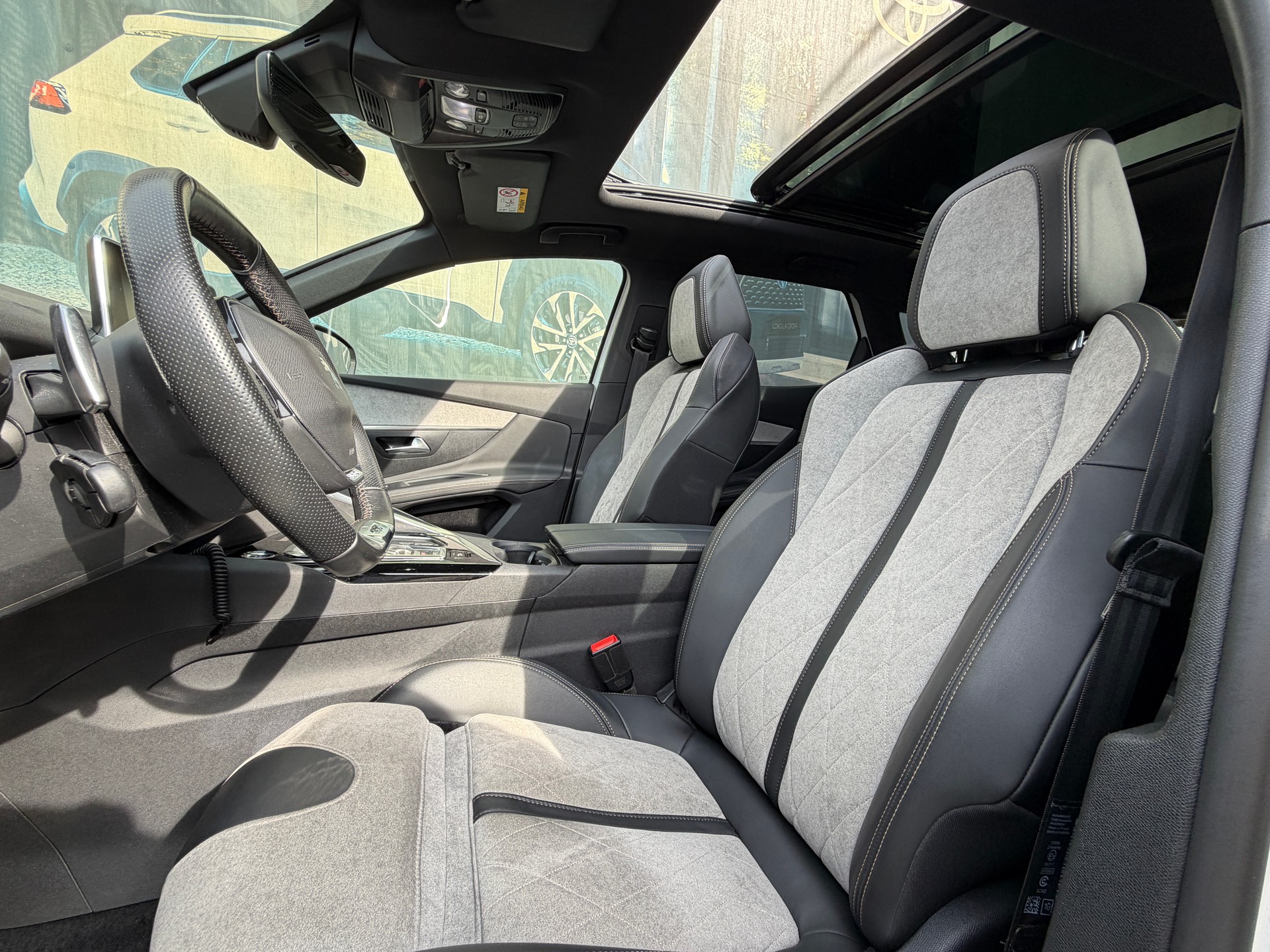 PEUGEOT 3008 300e Hybrid4 GT EAT8-image-12