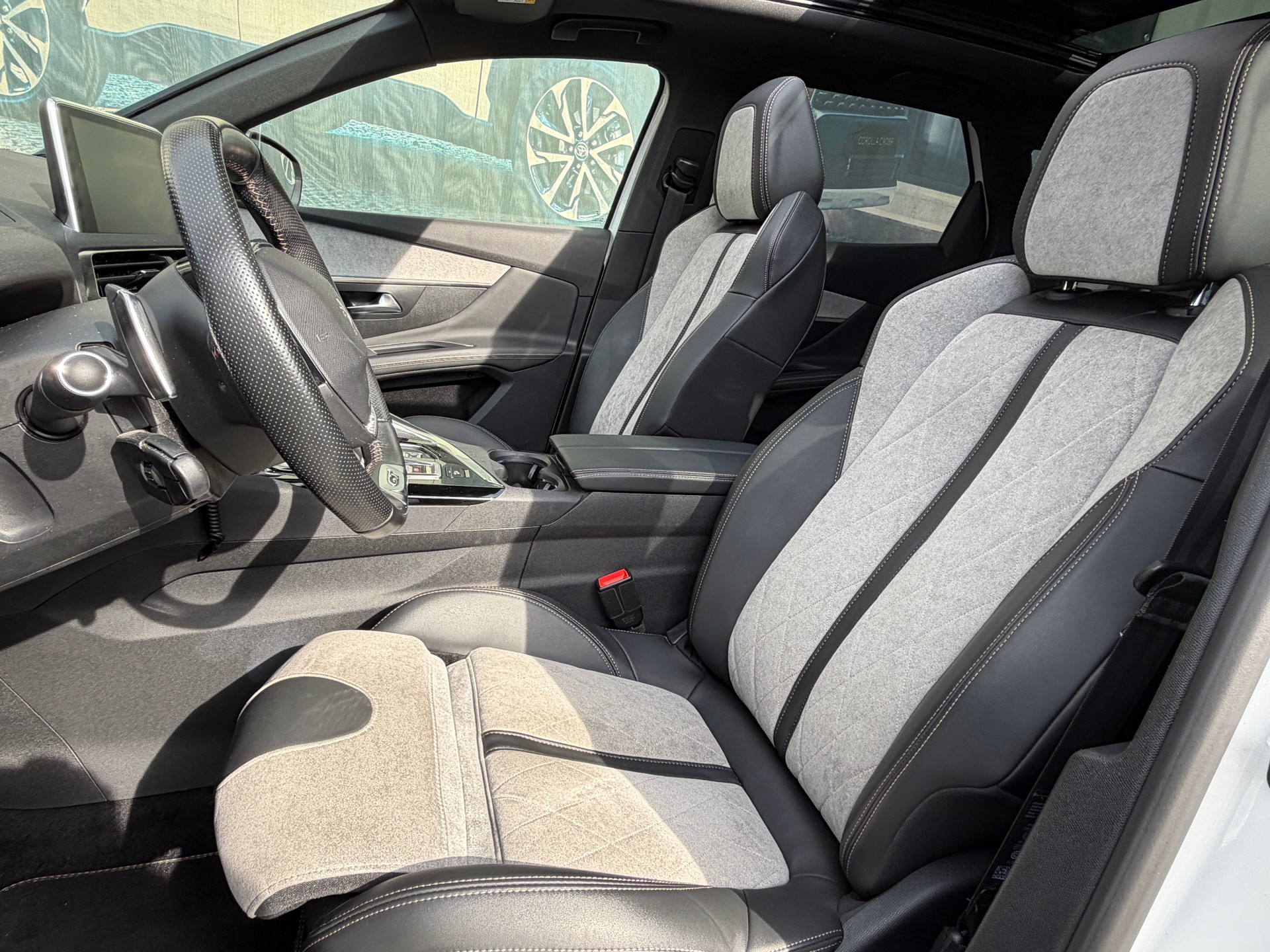 PEUGEOT 3008 300e Hybrid4 GT EAT8-image-11
