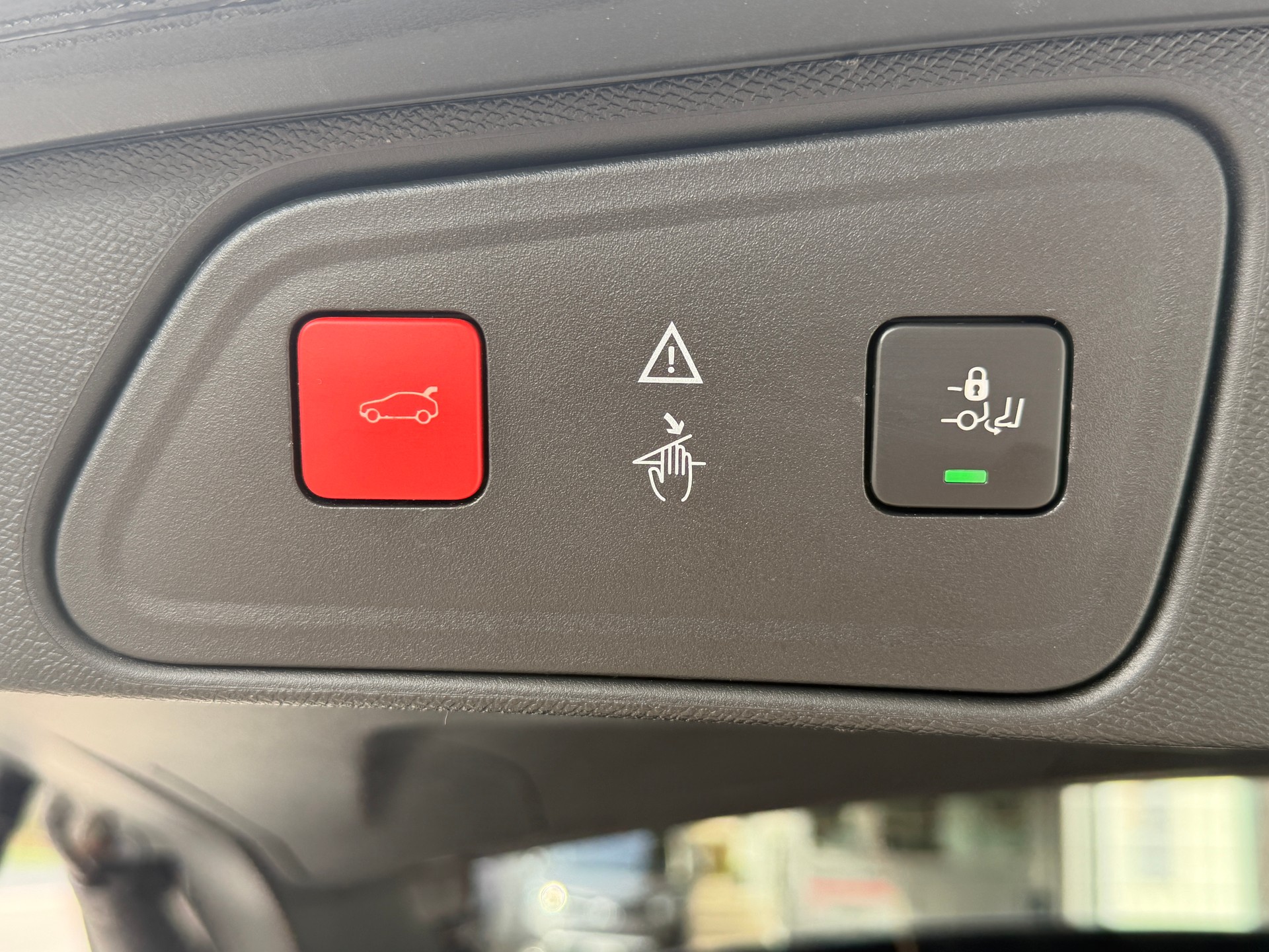 PEUGEOT 3008 300e Hybrid4 GT EAT8-image-7