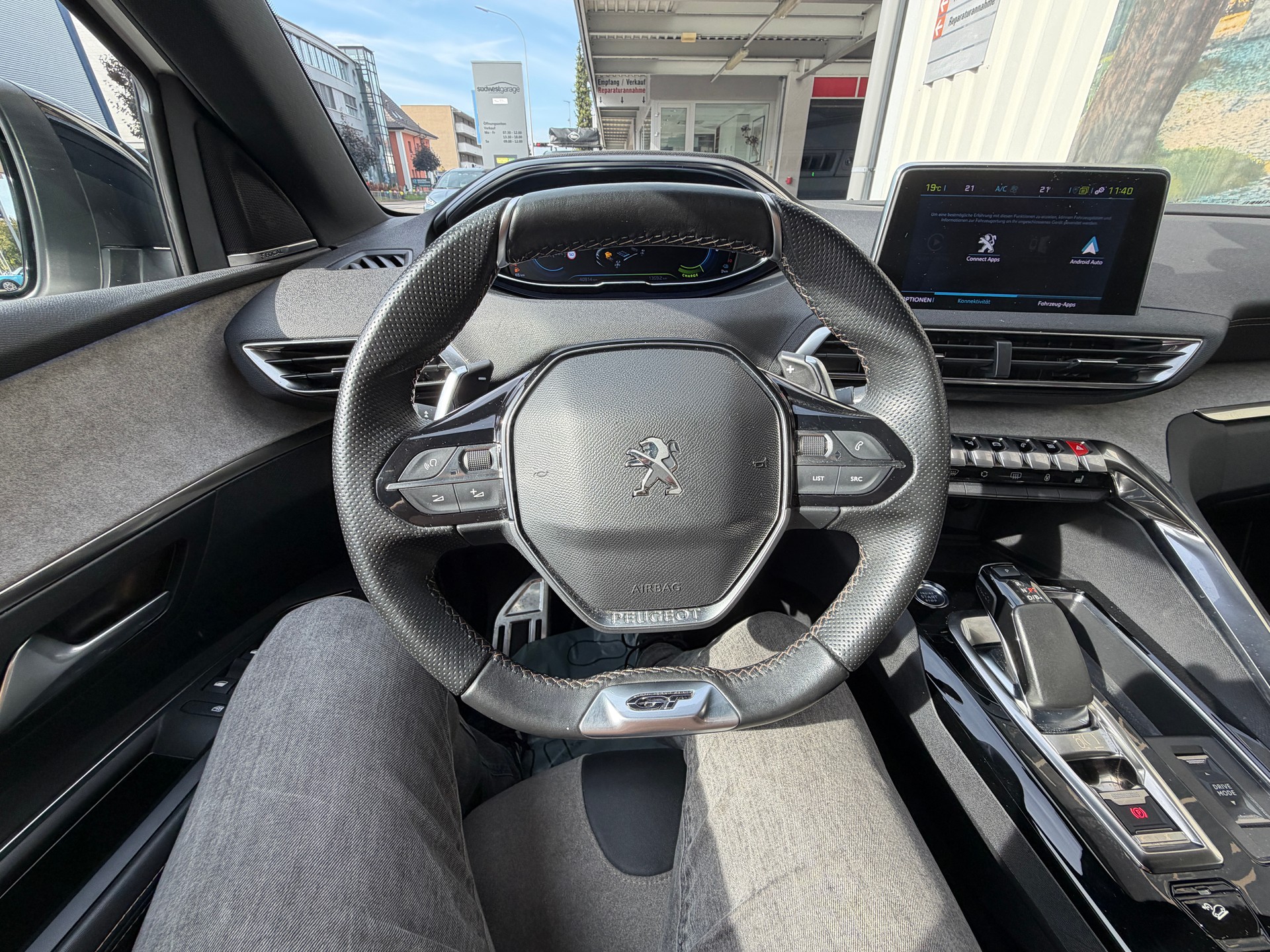 PEUGEOT 3008 300e Hybrid4 GT EAT8-image-17
