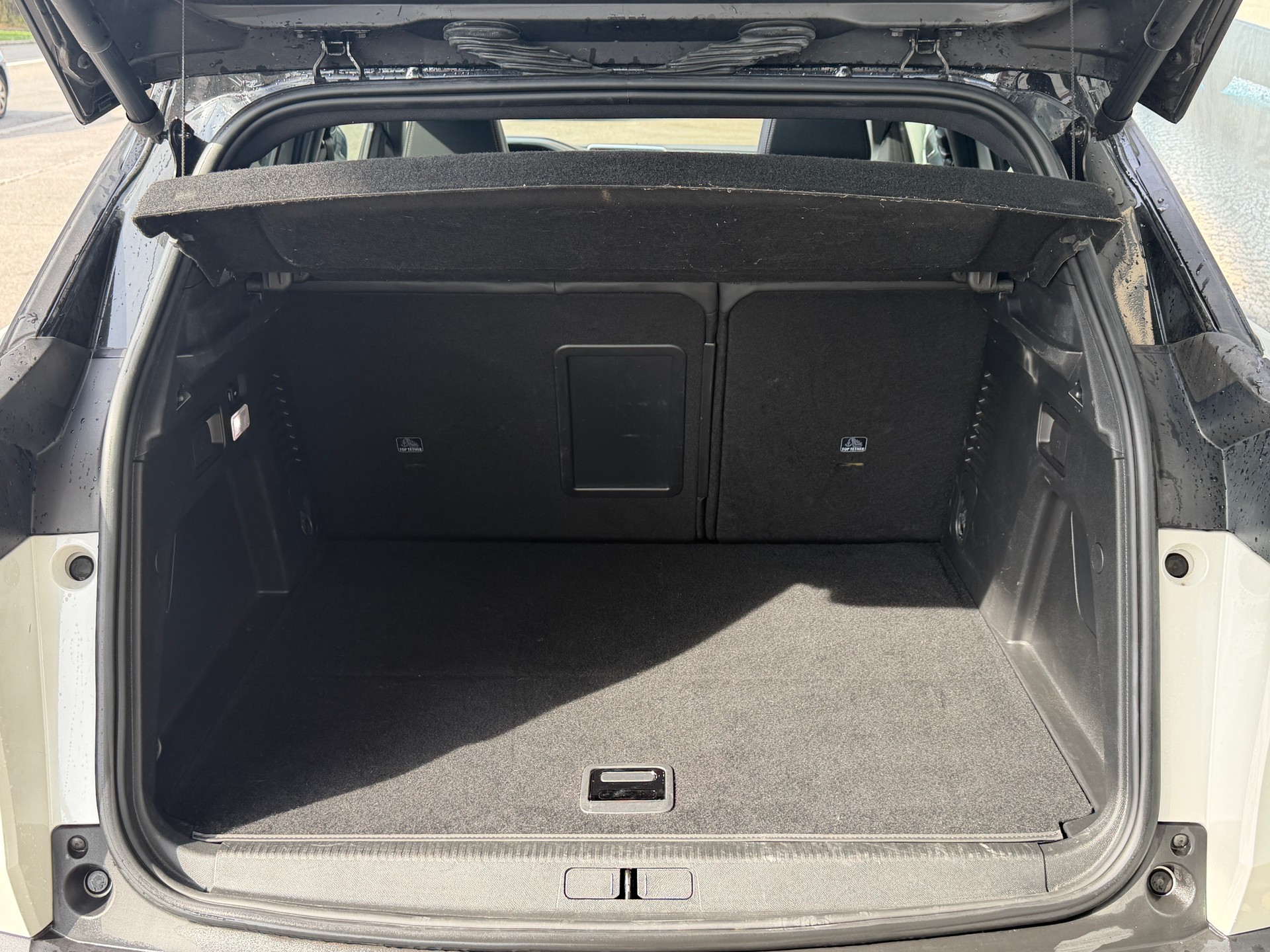 PEUGEOT 3008 300e Hybrid4 GT EAT8-image-6