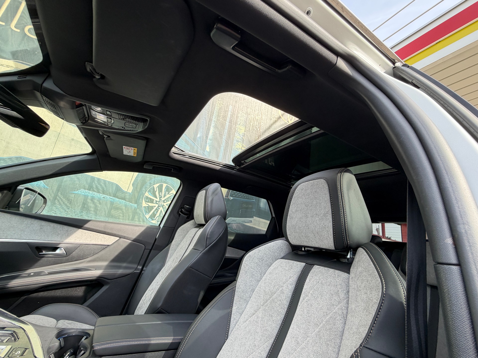 PEUGEOT 3008 300e Hybrid4 GT EAT8-image-13