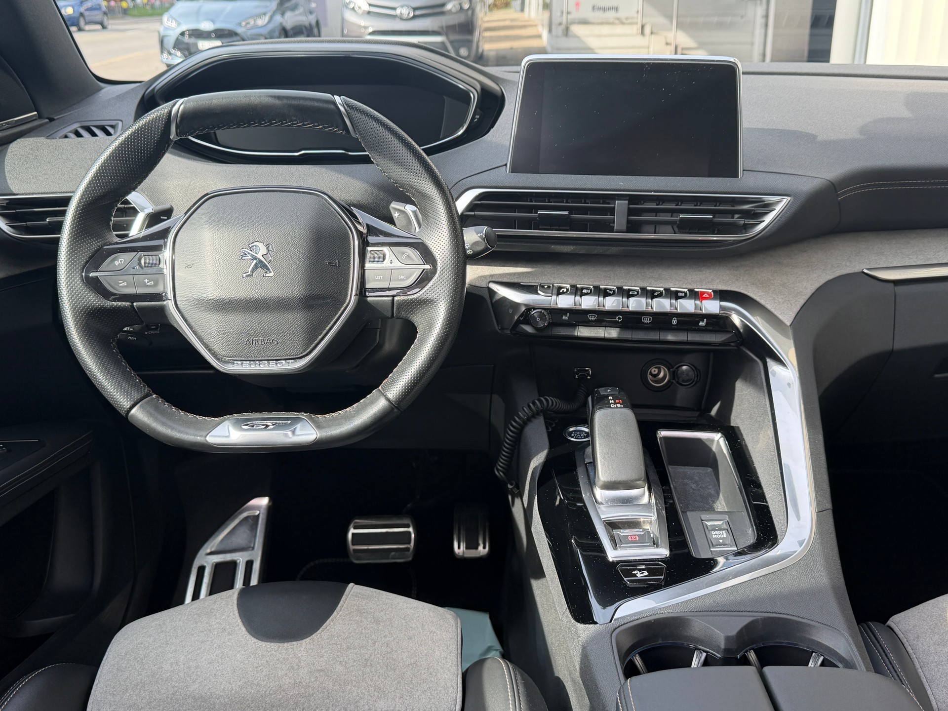 PEUGEOT 3008 300e Hybrid4 GT EAT8-image-10