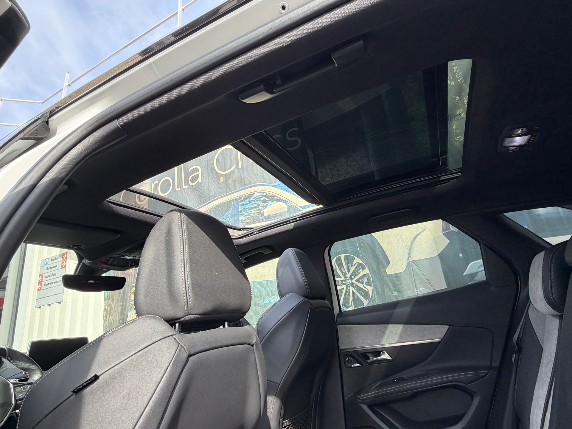 PEUGEOT 3008 300e Hybrid4 GT EAT8-image-9