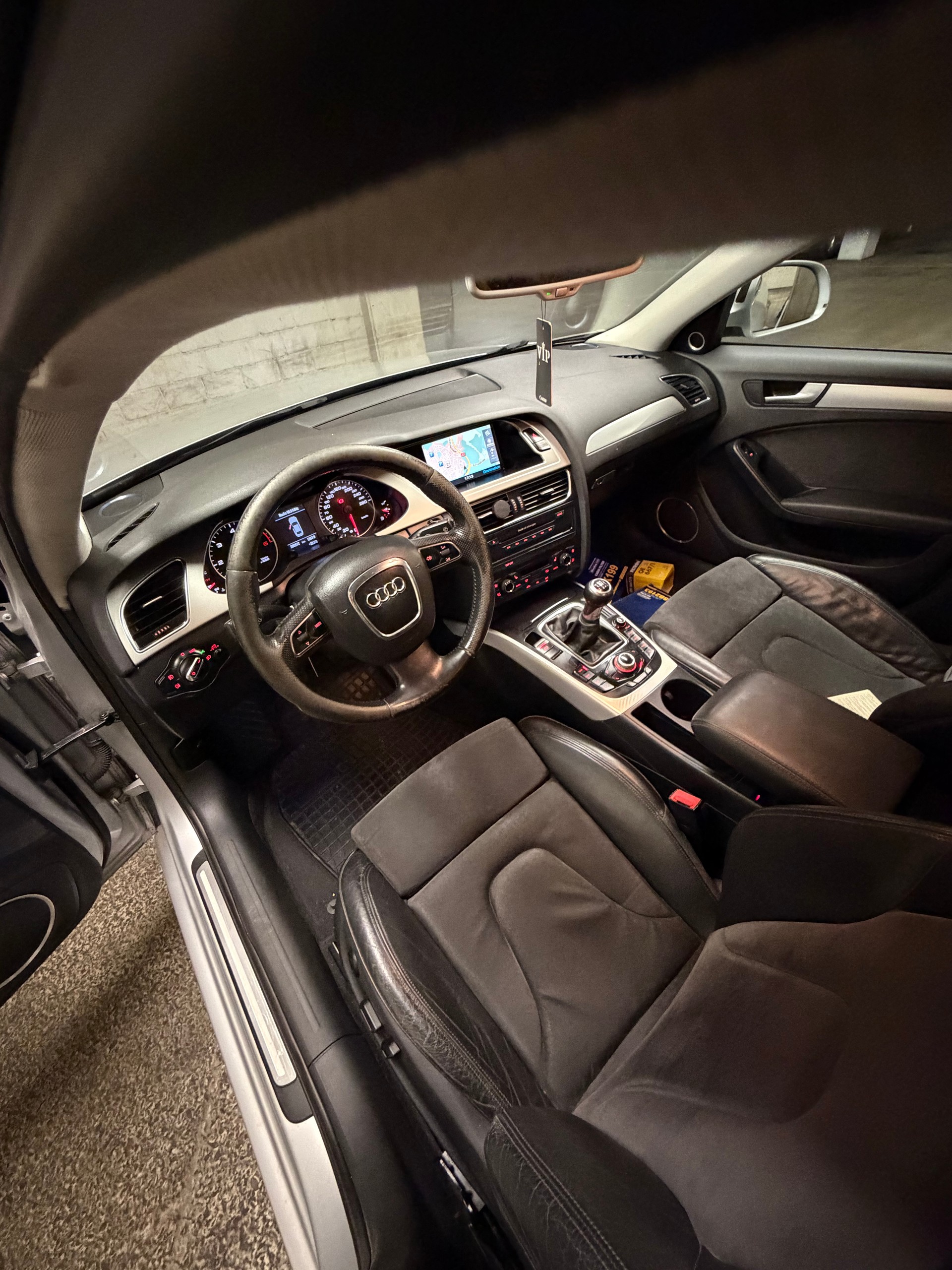 AUDI 2.0 TDI 143 Limousine-image-1