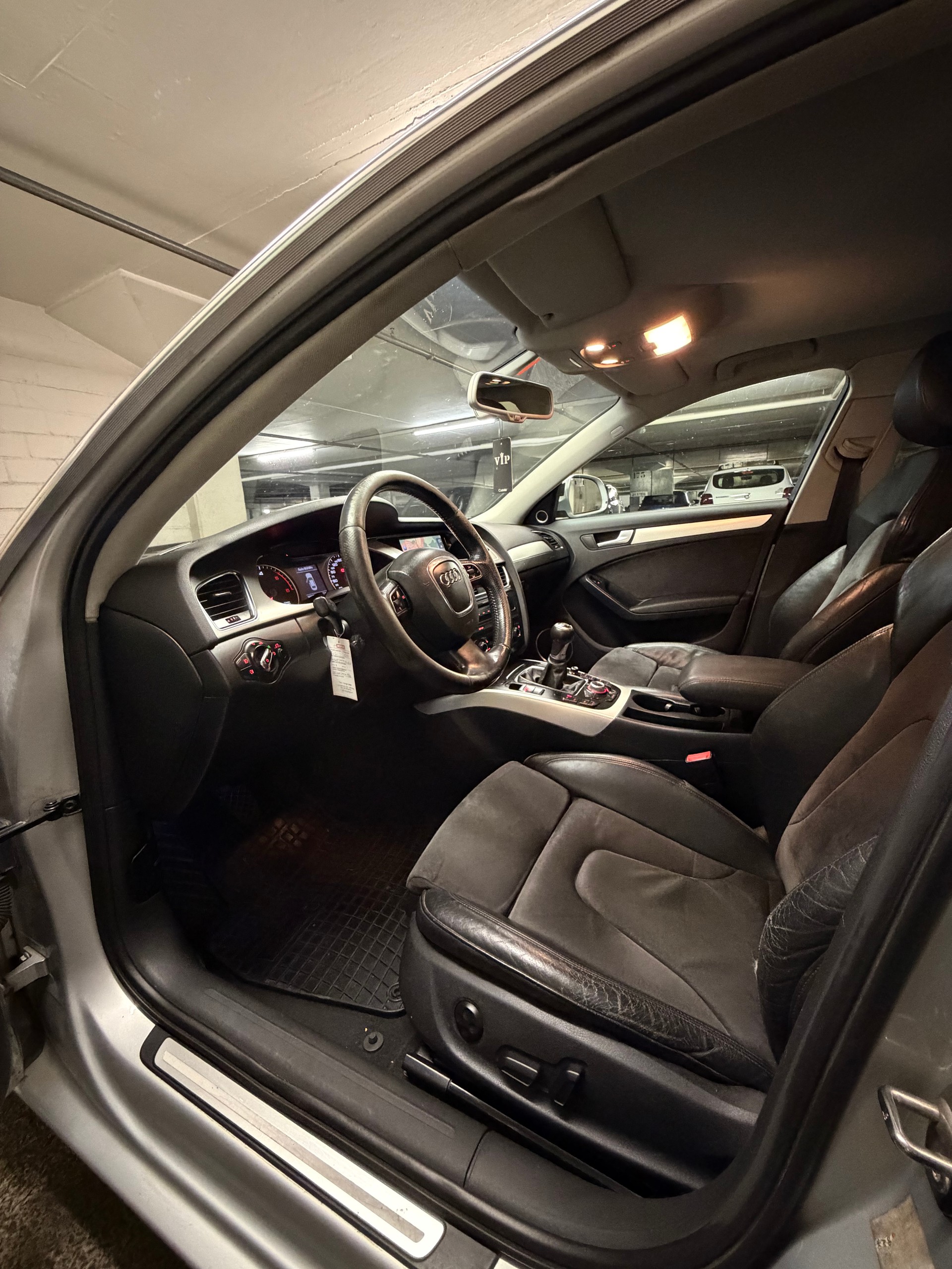 AUDI 2.0 TDI 143 Limousine-image-2