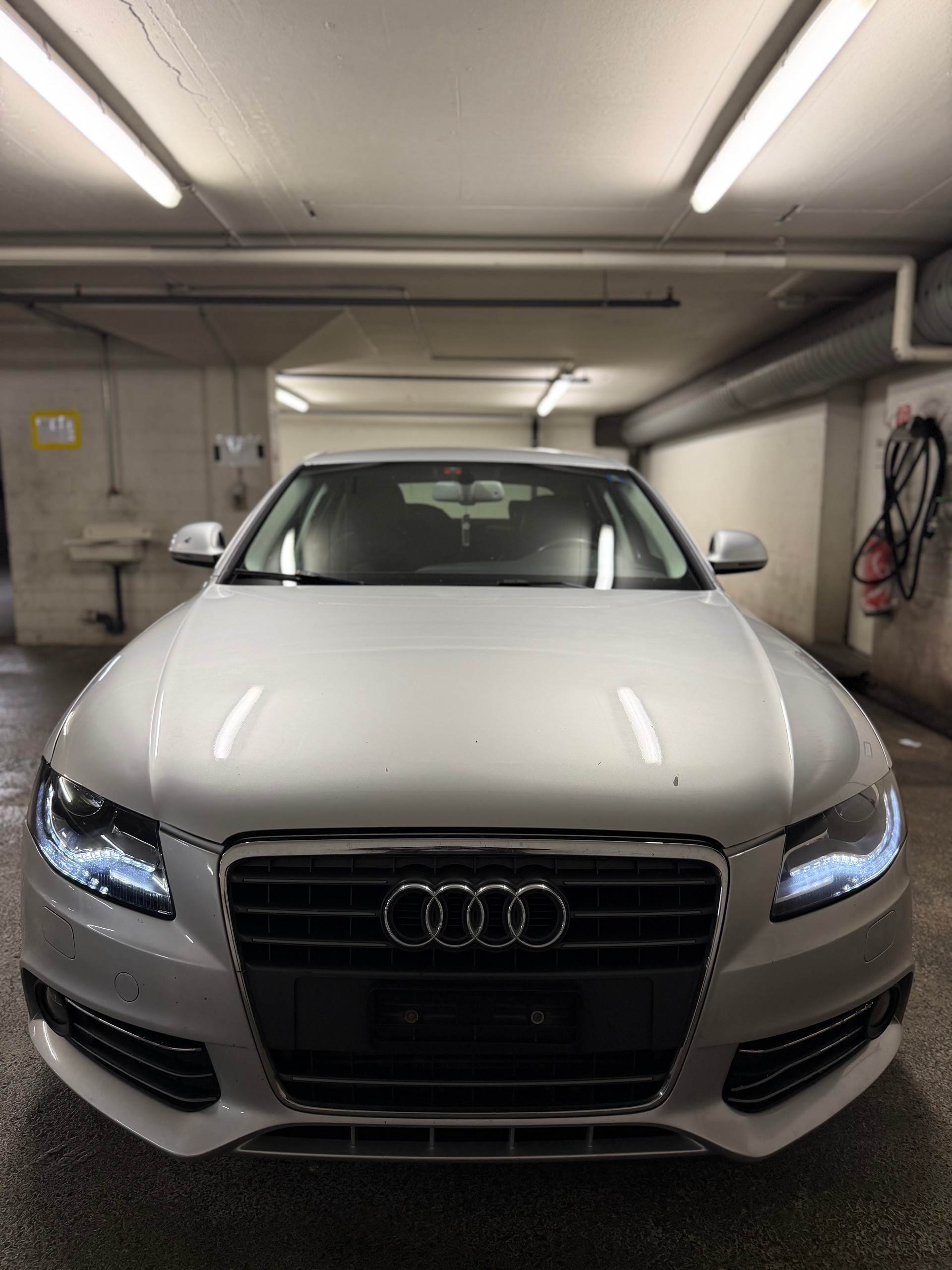 AUDI 2.0 TDI 143 Limousine-image-3