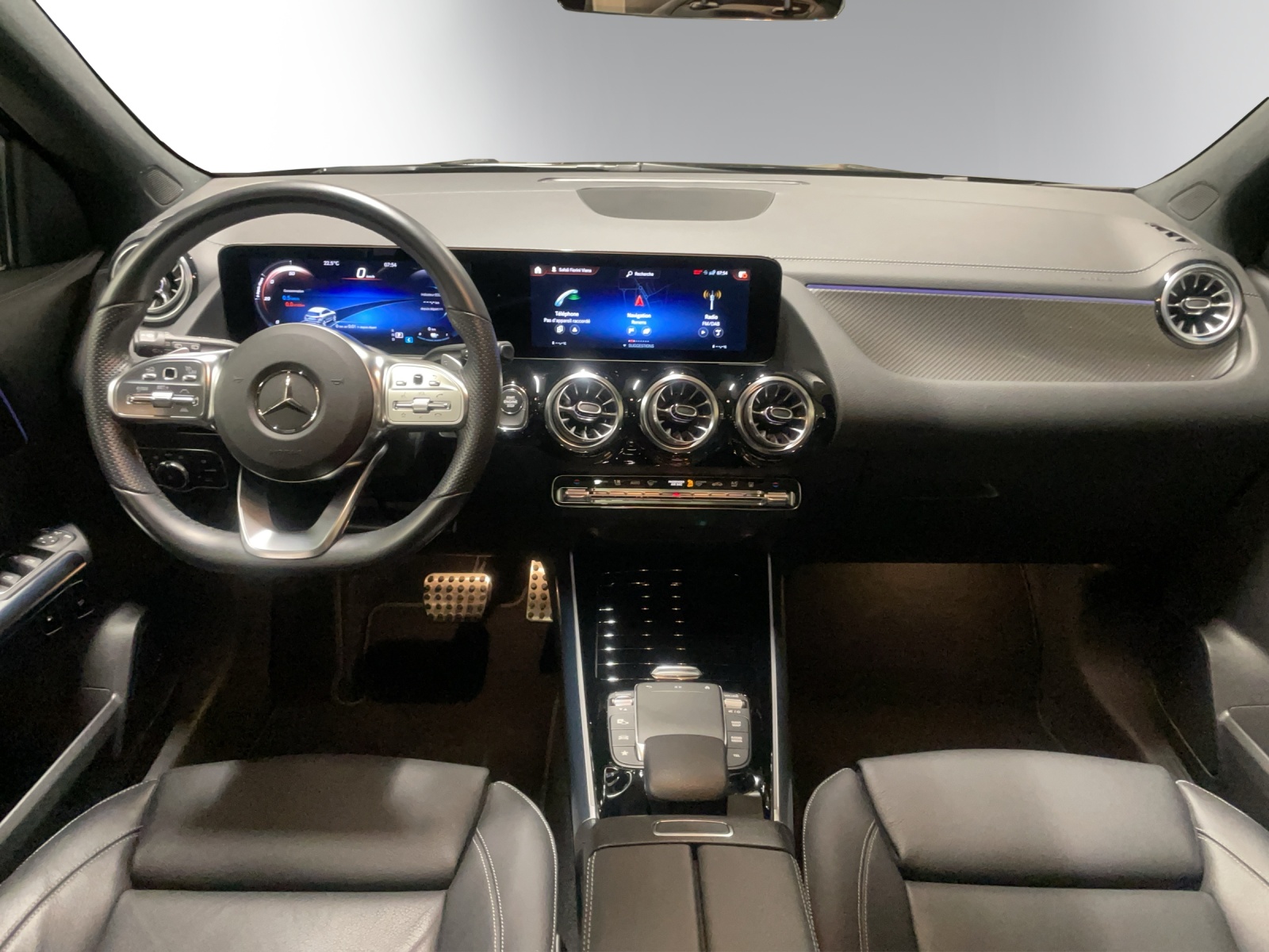 MERCEDES-BENZ GLA 250e AMG Line 8G-DCT-image-10