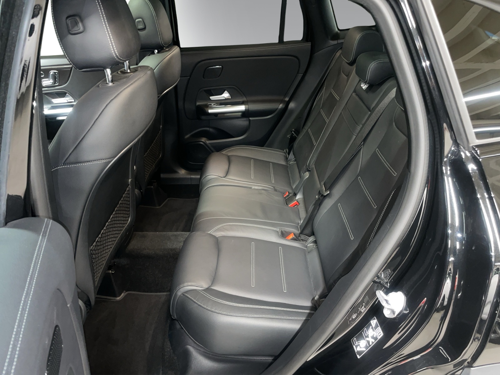 MERCEDES-BENZ GLA 250e AMG Line 8G-DCT-image-9