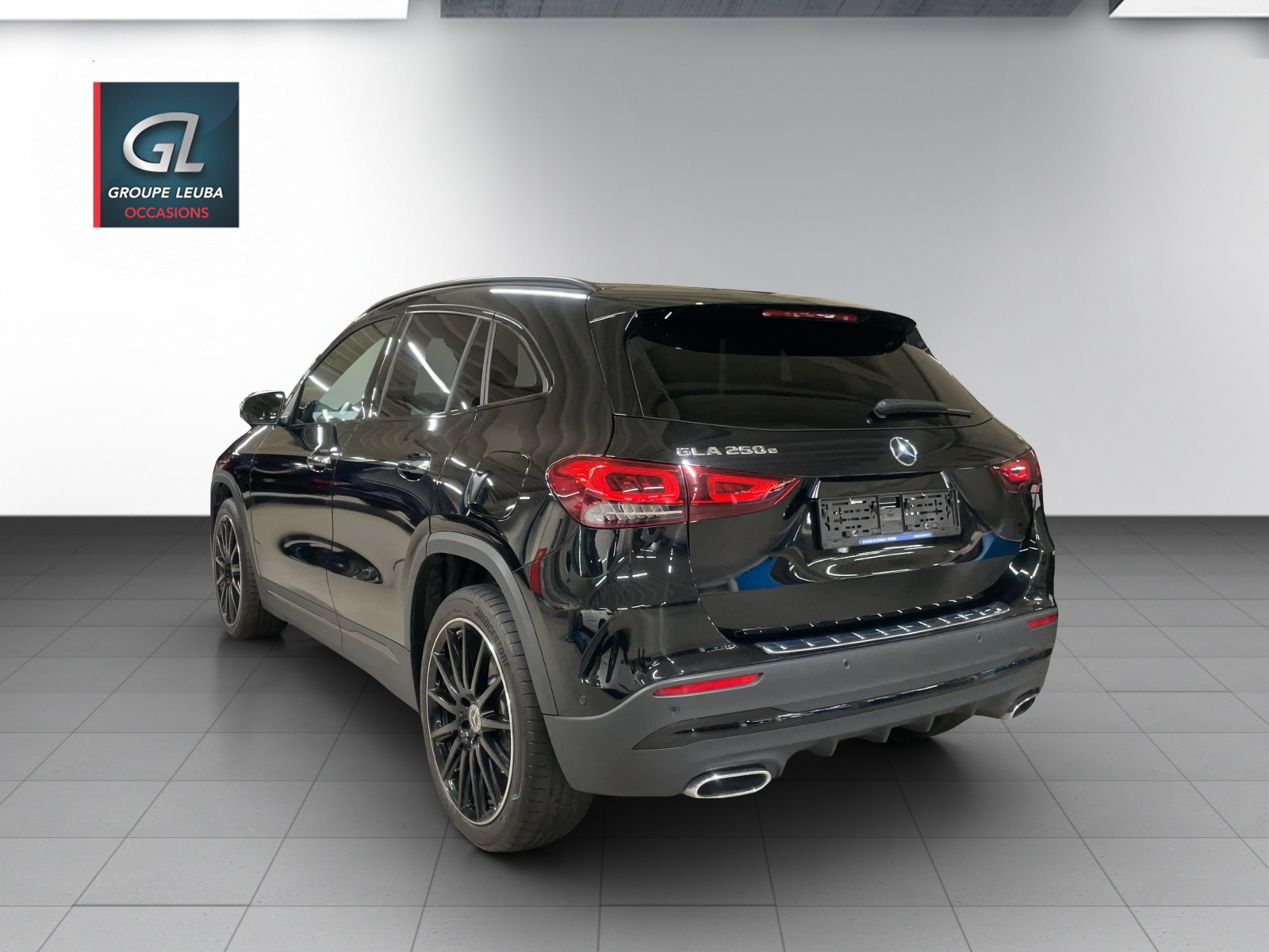 MERCEDES-BENZ GLA 250e AMG Line 8G-DCT-image-3