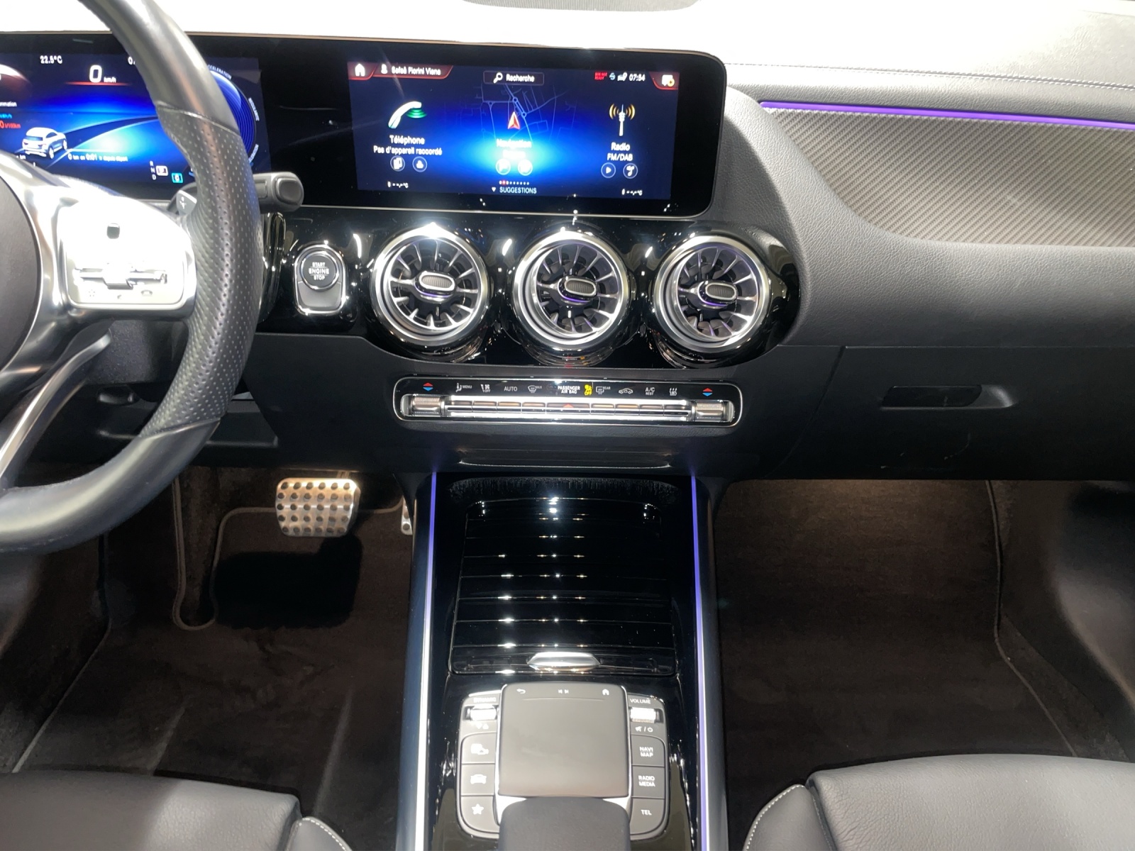 MERCEDES-BENZ GLA 250e AMG Line 8G-DCT-image-11