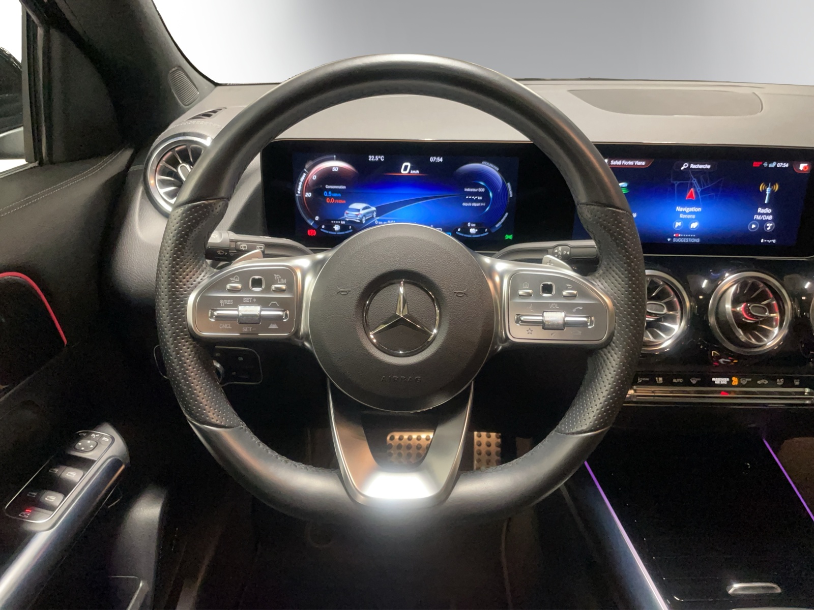 MERCEDES-BENZ GLA 250e AMG Line 8G-DCT-image-12