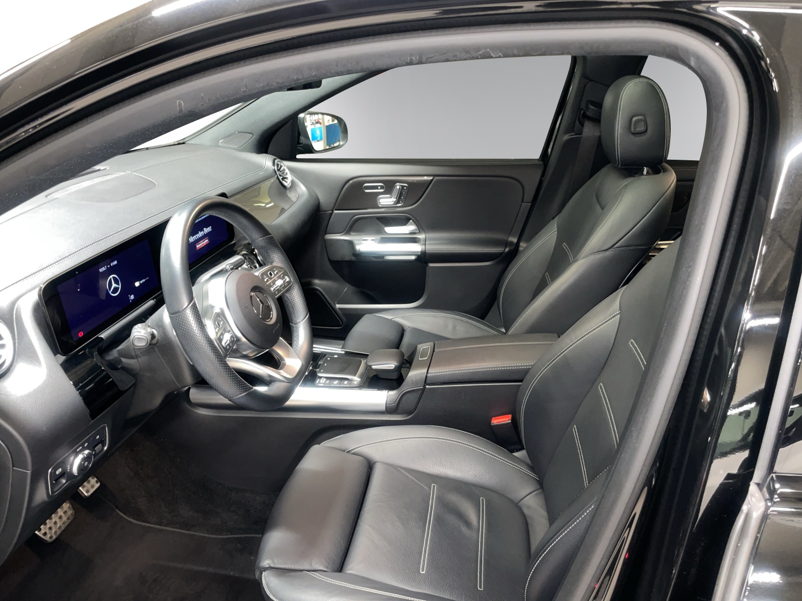 MERCEDES-BENZ GLA 250e AMG Line 8G-DCT-image-7