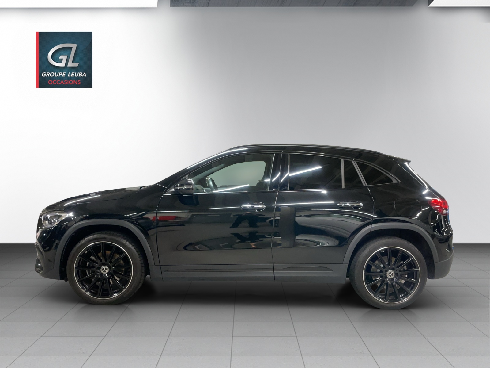 MERCEDES-BENZ GLA 250e AMG Line 8G-DCT-image-2