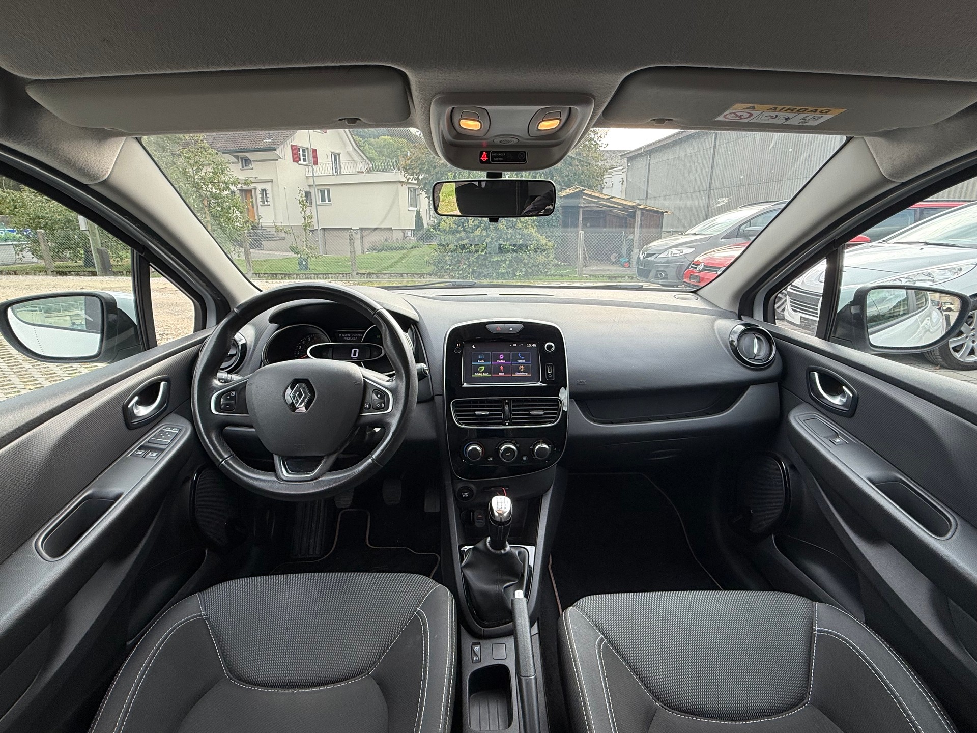 RENAULT Clio 0.9 12V Intens-image-10