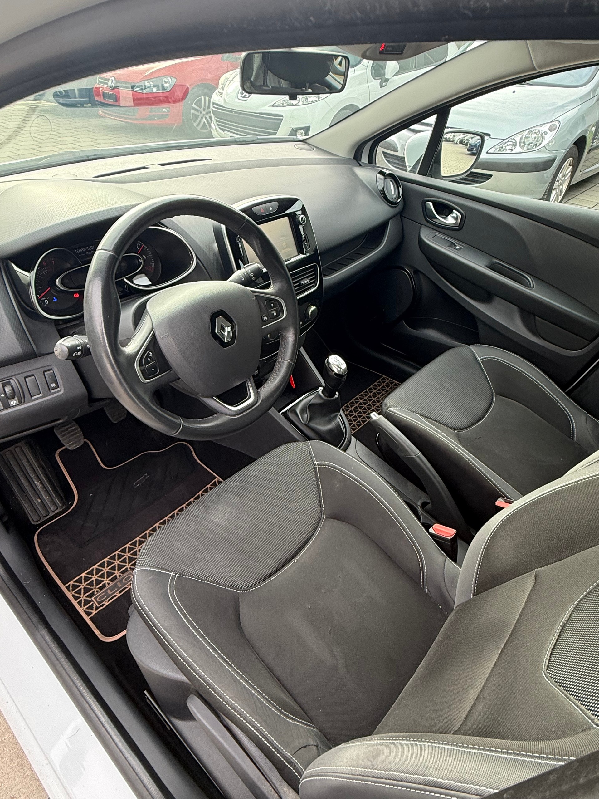 RENAULT Clio 0.9 12V Intens-image-11