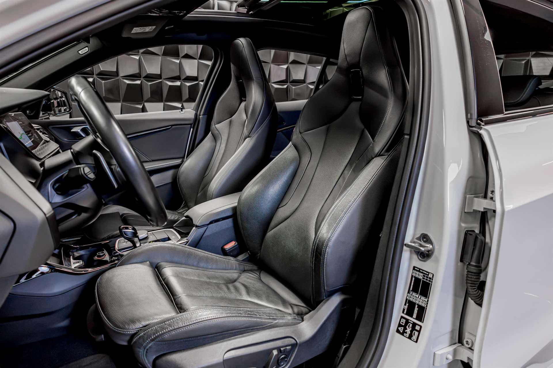 BMW M135i xDrive Steptronic-image-14