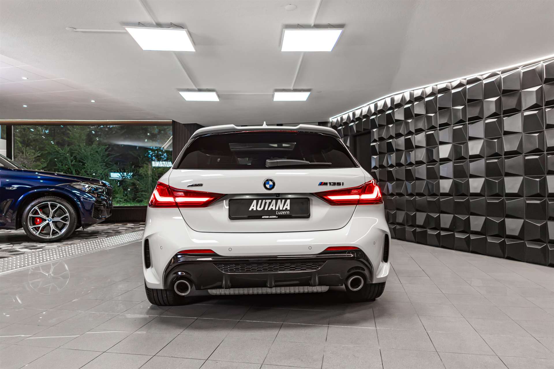 BMW M135i xDrive Steptronic-image-4