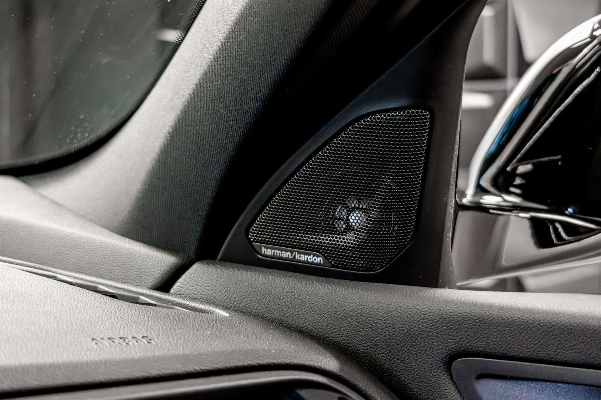 BMW M135i xDrive Steptronic-image-23