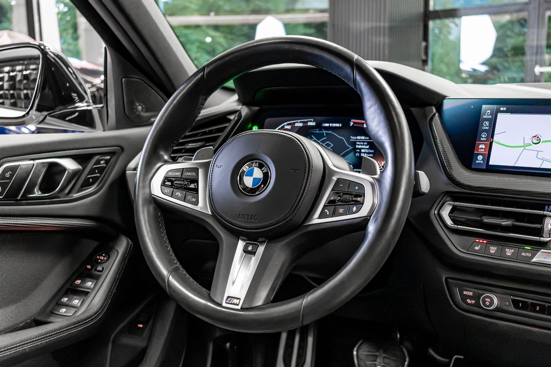 BMW M135i xDrive Steptronic-image-7