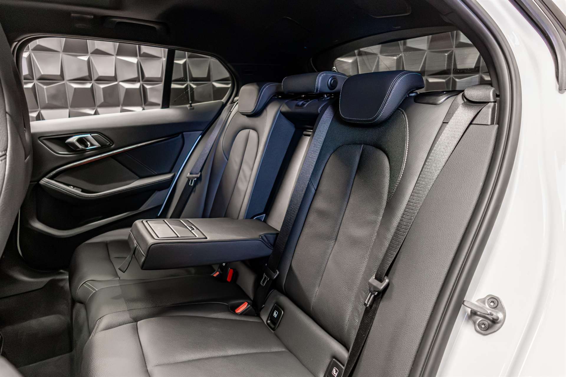 BMW M135i xDrive Steptronic-image-27