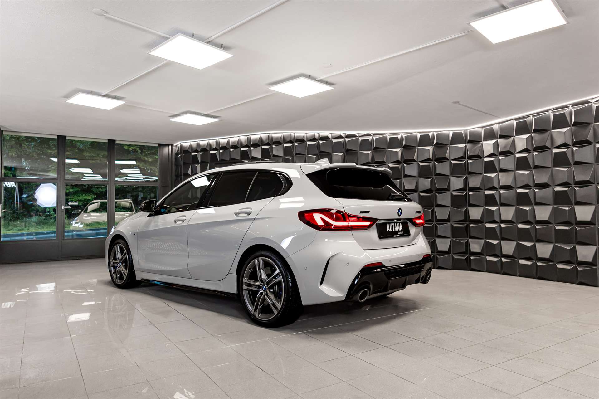BMW M135i xDrive Steptronic-image-2