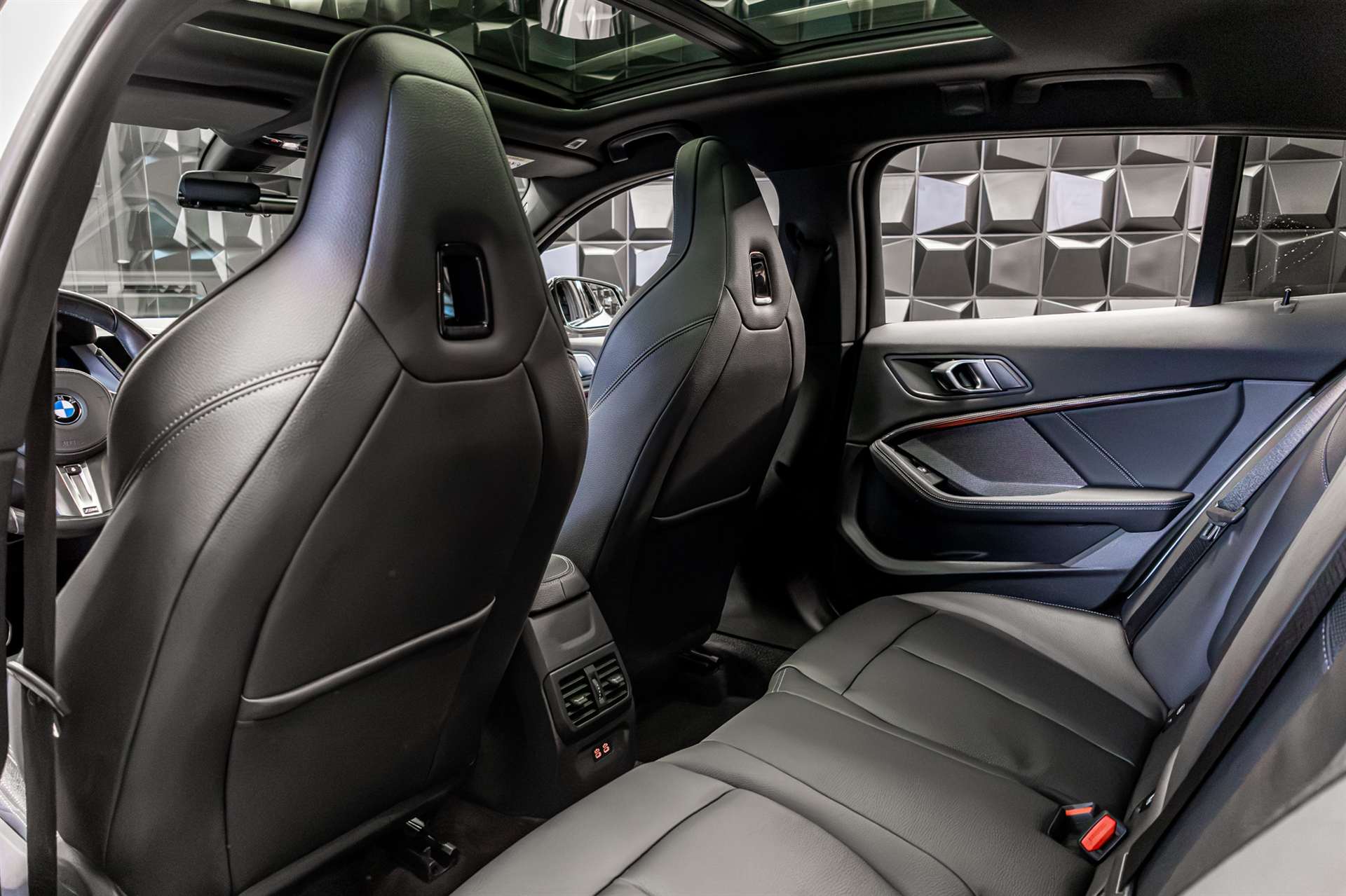 BMW M135i xDrive Steptronic-image-26