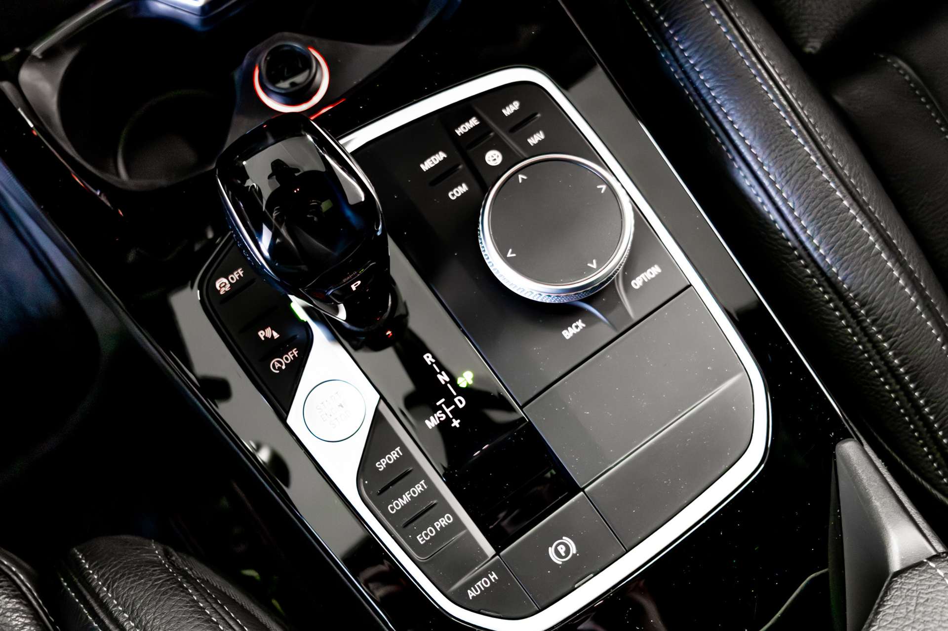 BMW M135i xDrive Steptronic-image-22