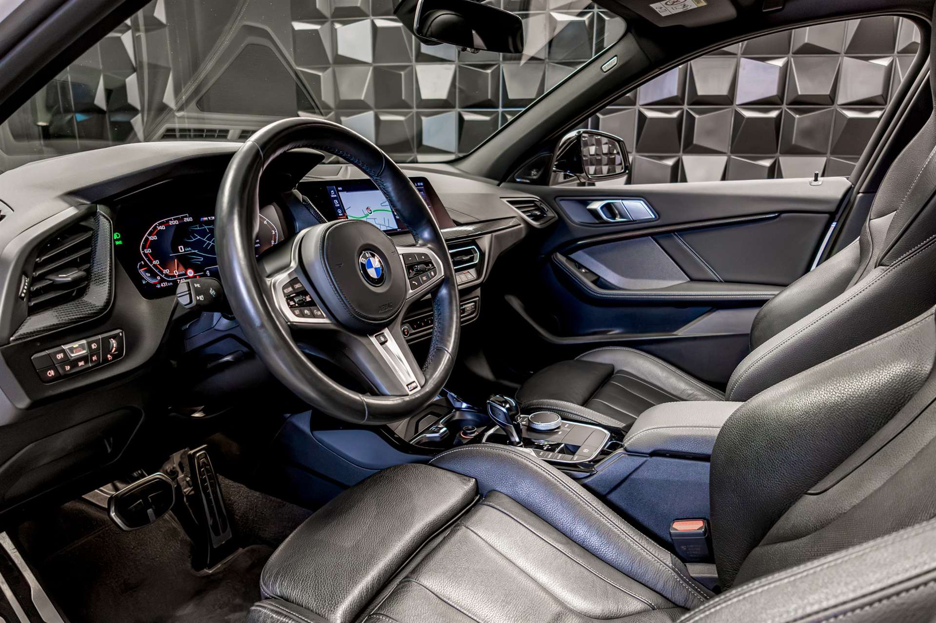 BMW M135i xDrive Steptronic-image-13