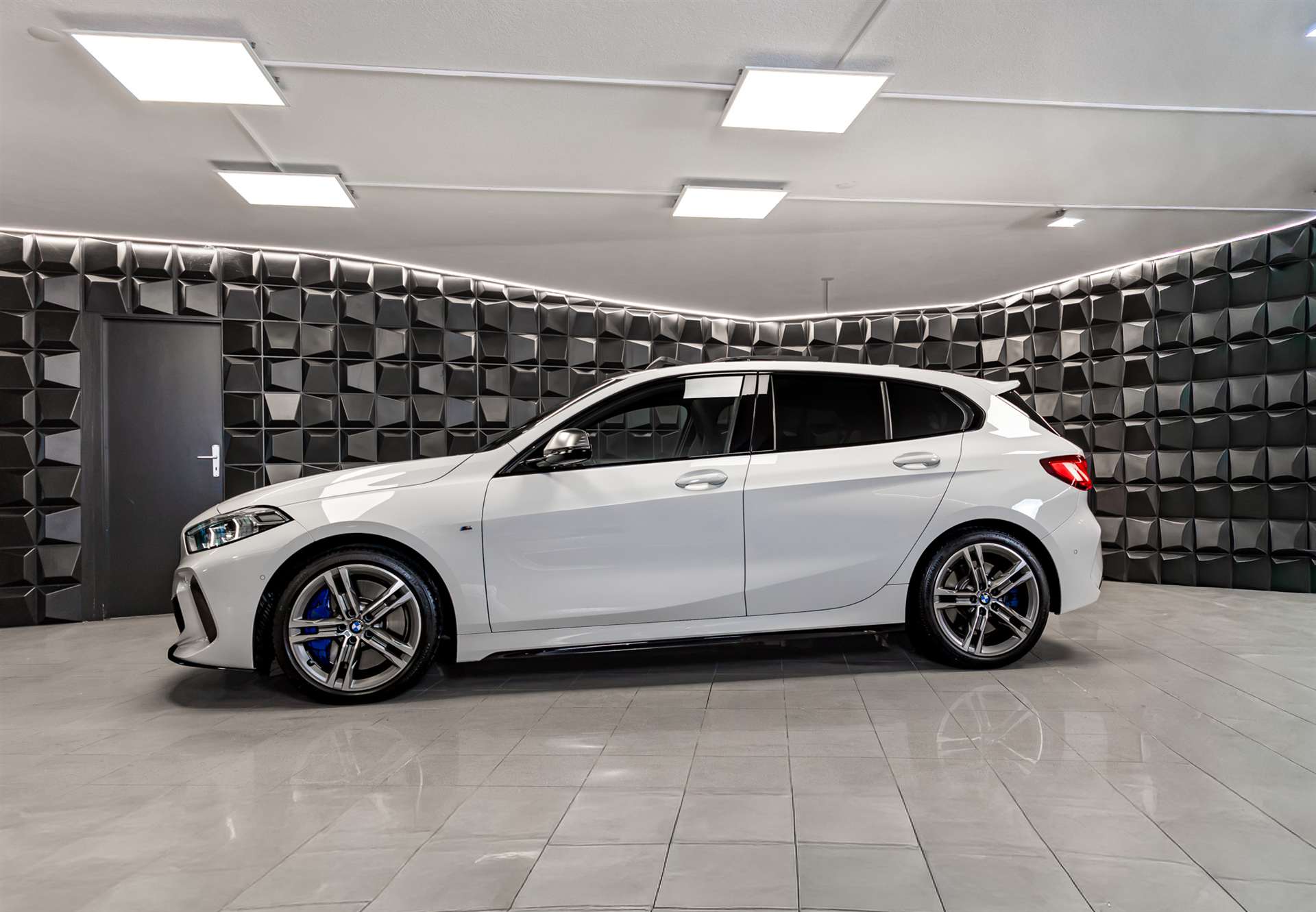 BMW M135i xDrive Steptronic-image-1