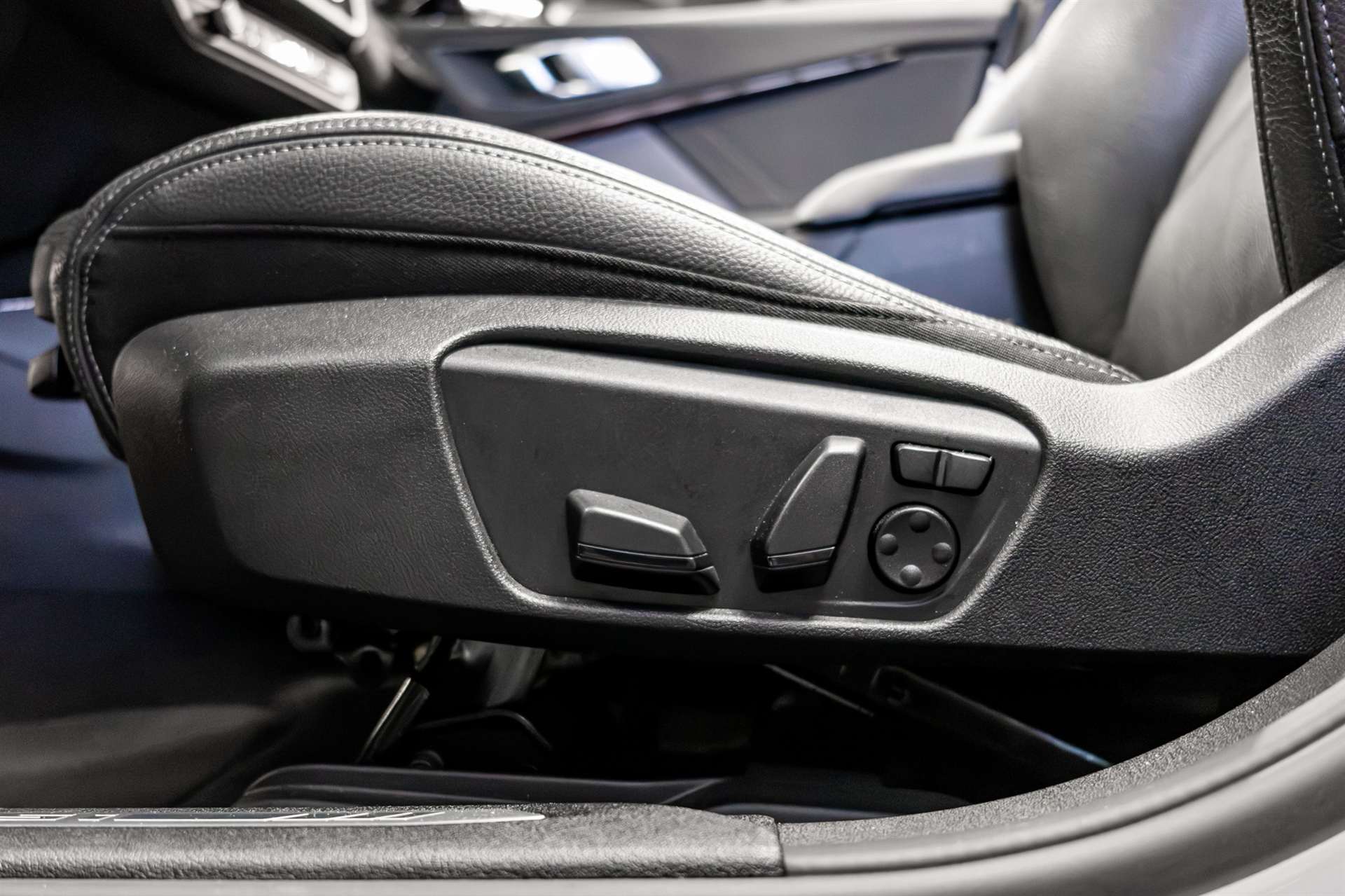 BMW M135i xDrive Steptronic-image-12