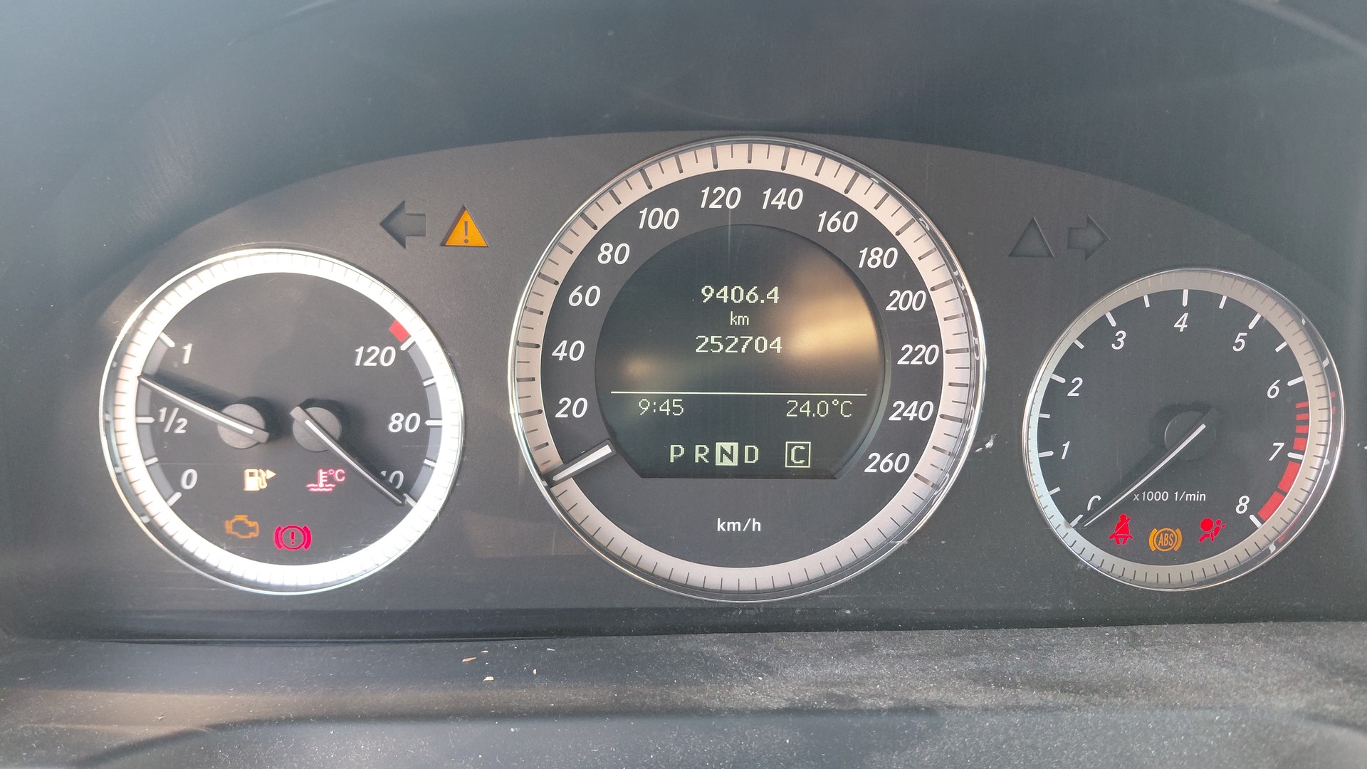 MERCEDES-BENZ C 180 CGI BlueEfficiency Avantgarde Automatic-image-10