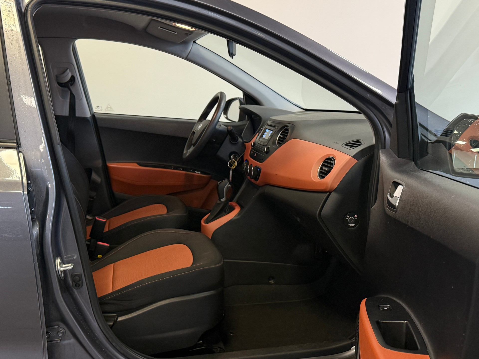 HYUNDAI i10 1.2 Amplia Automatic-image-7