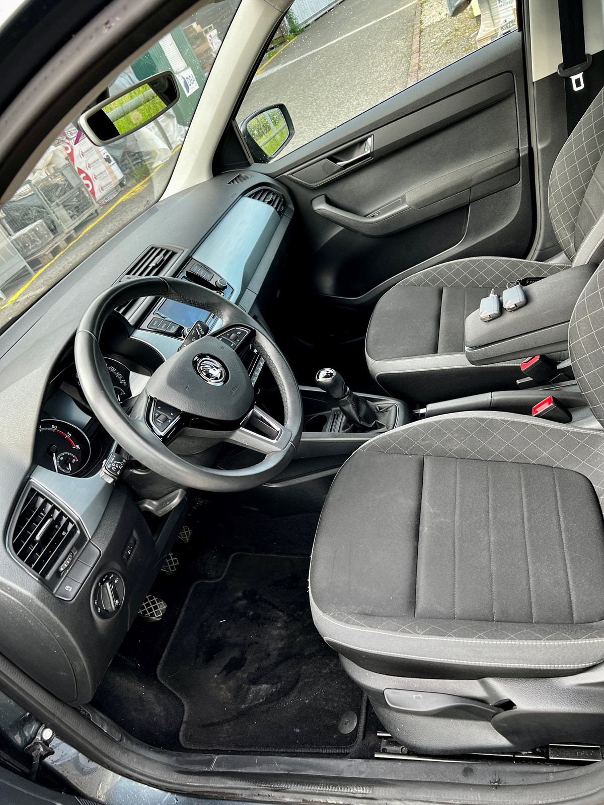 SKODA Fabia 1.0 MPI Ambition-image-5