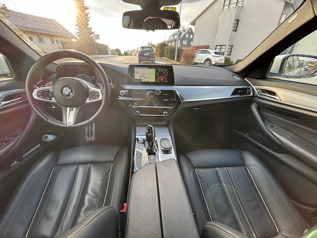 BMW 530i xDrive Touring M-Sportpaket Steptronic-image-3