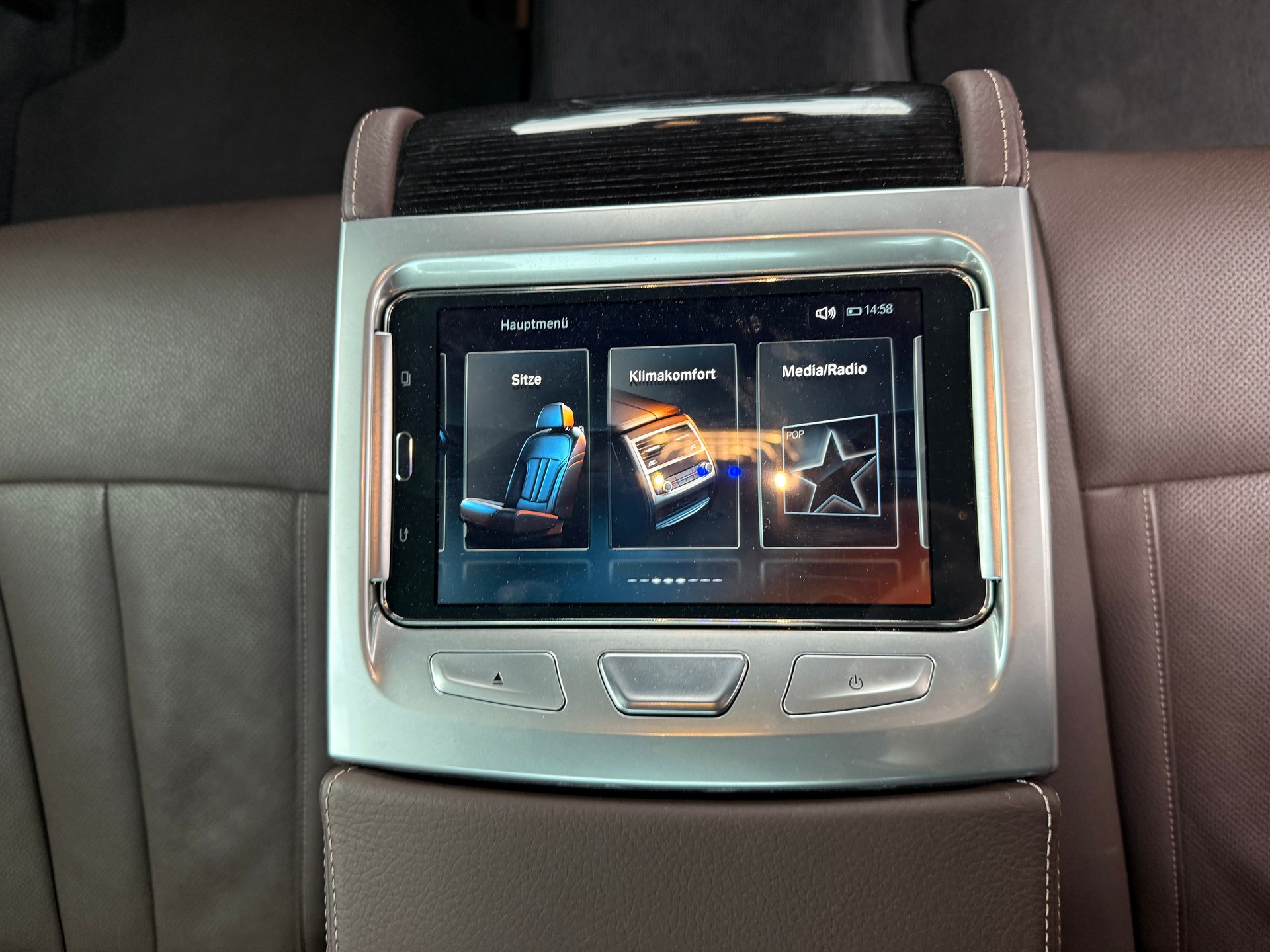 BMW 750i xDrive Steptronic-image-12