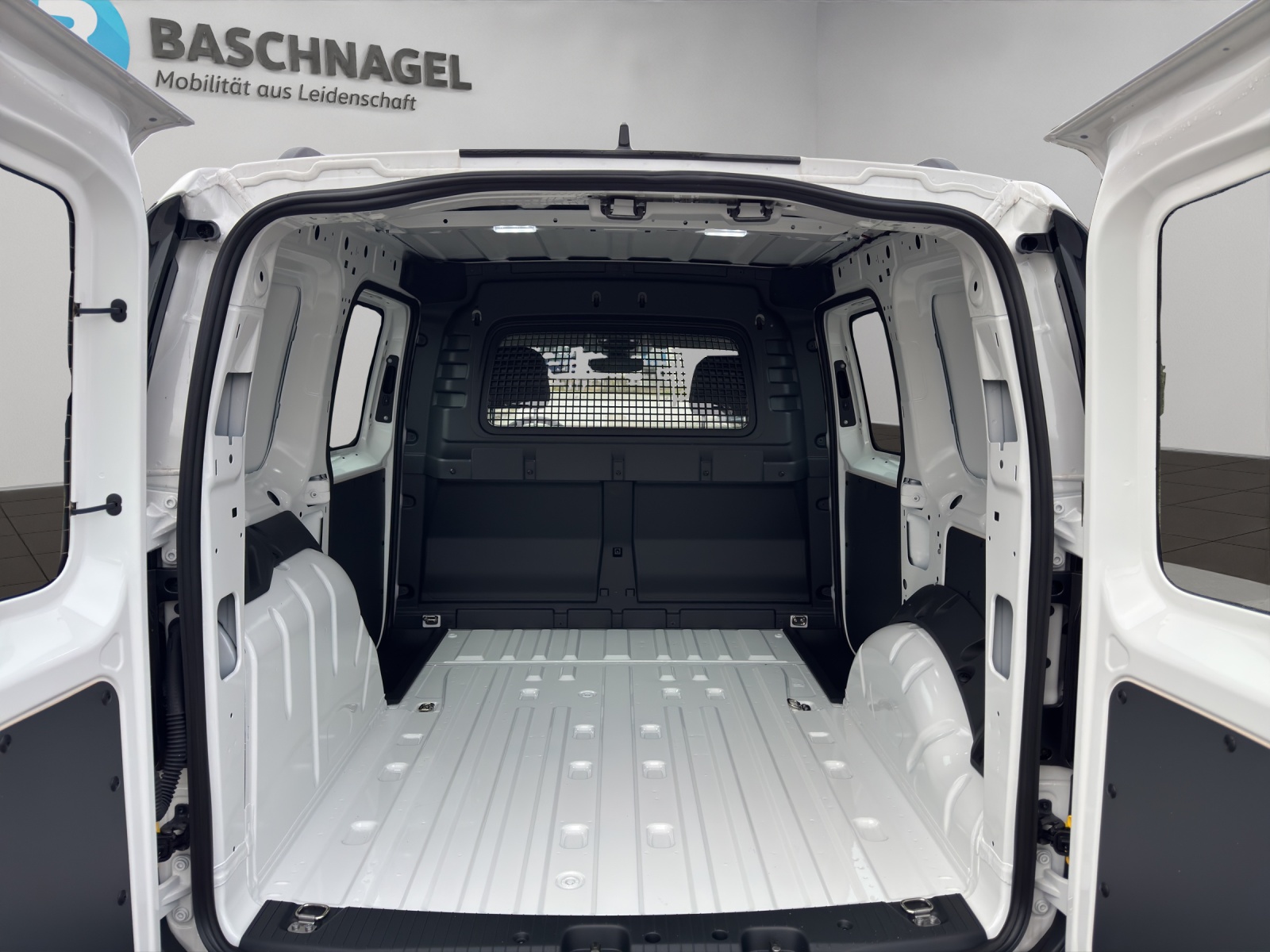 VW Caddy Cargo 1.5 TSI Entry-image-4
